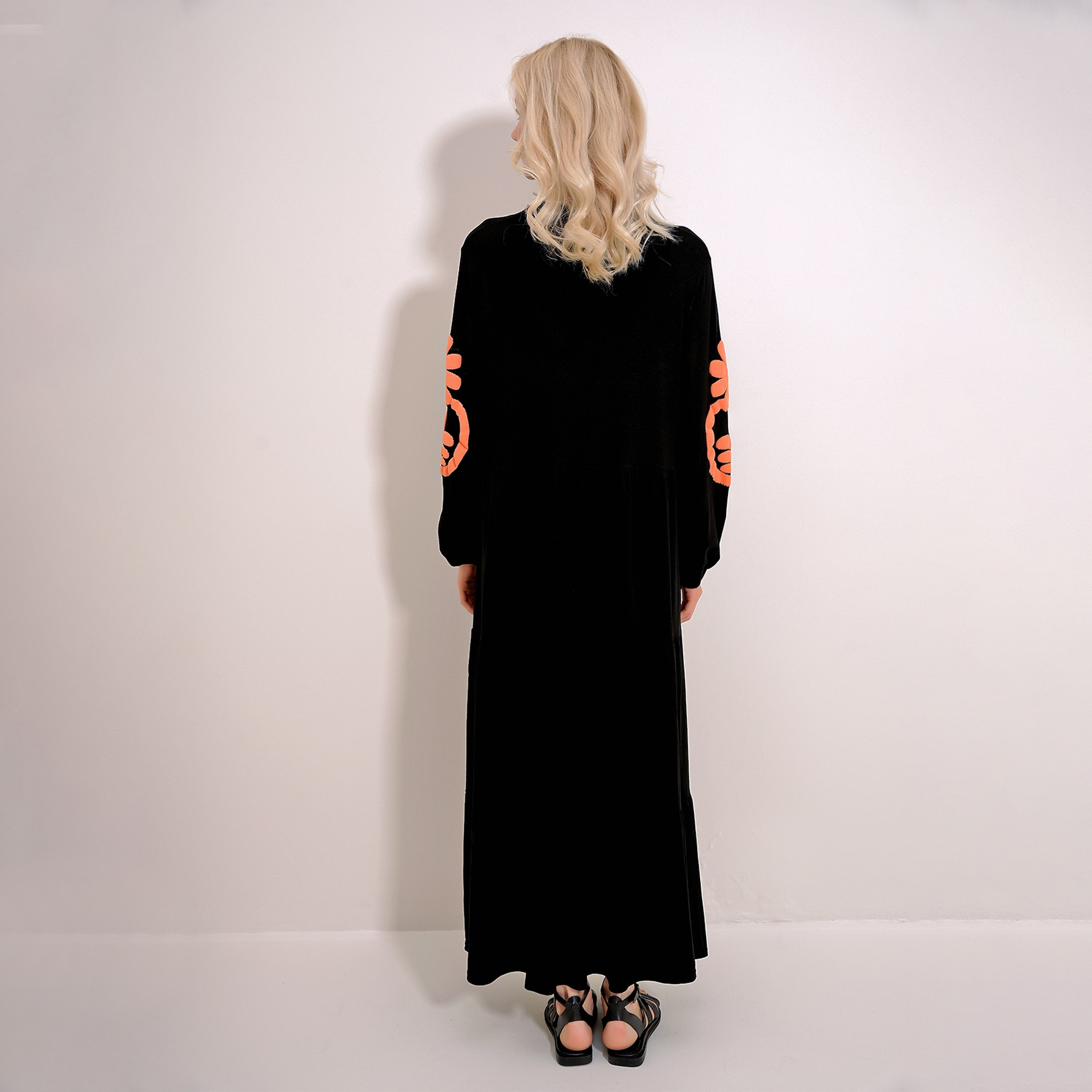 تريند ألاجاتي ستايل فستان ماكسي نسائي أسود بطبقات وكشكشة بأكمام بالون مطبوعة-women-clothing-dresses-image-3