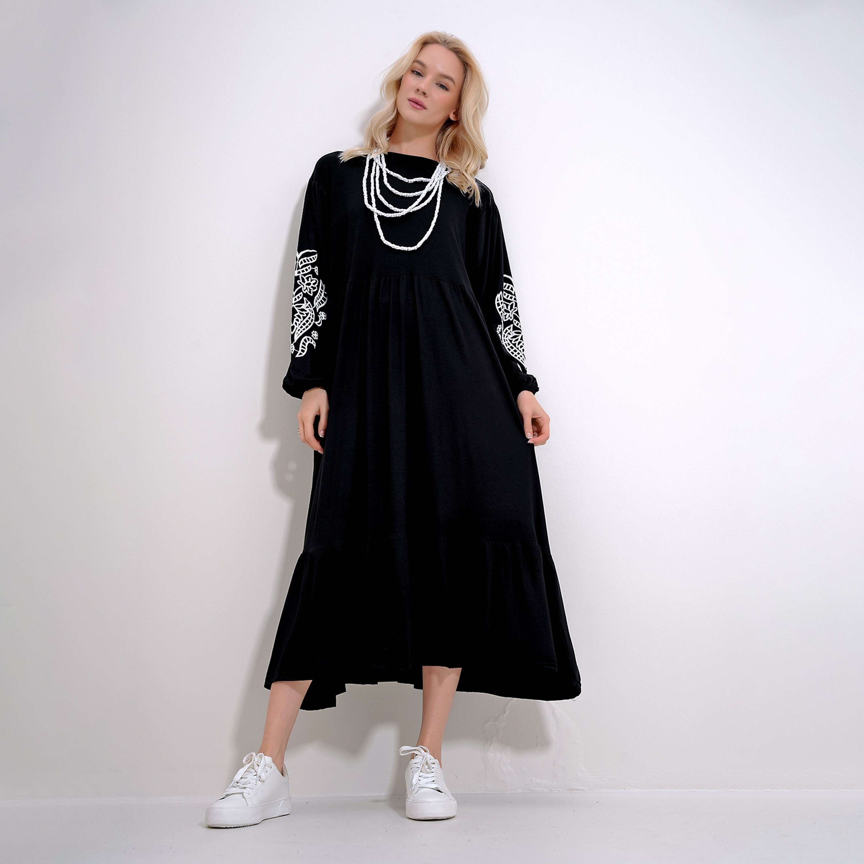 تريند ألاجاتي ستايل فستان ماكسي نسائي أسود بطبقات وكشكشة بأكمام مطاطية-women-clothing-dresses-image-1