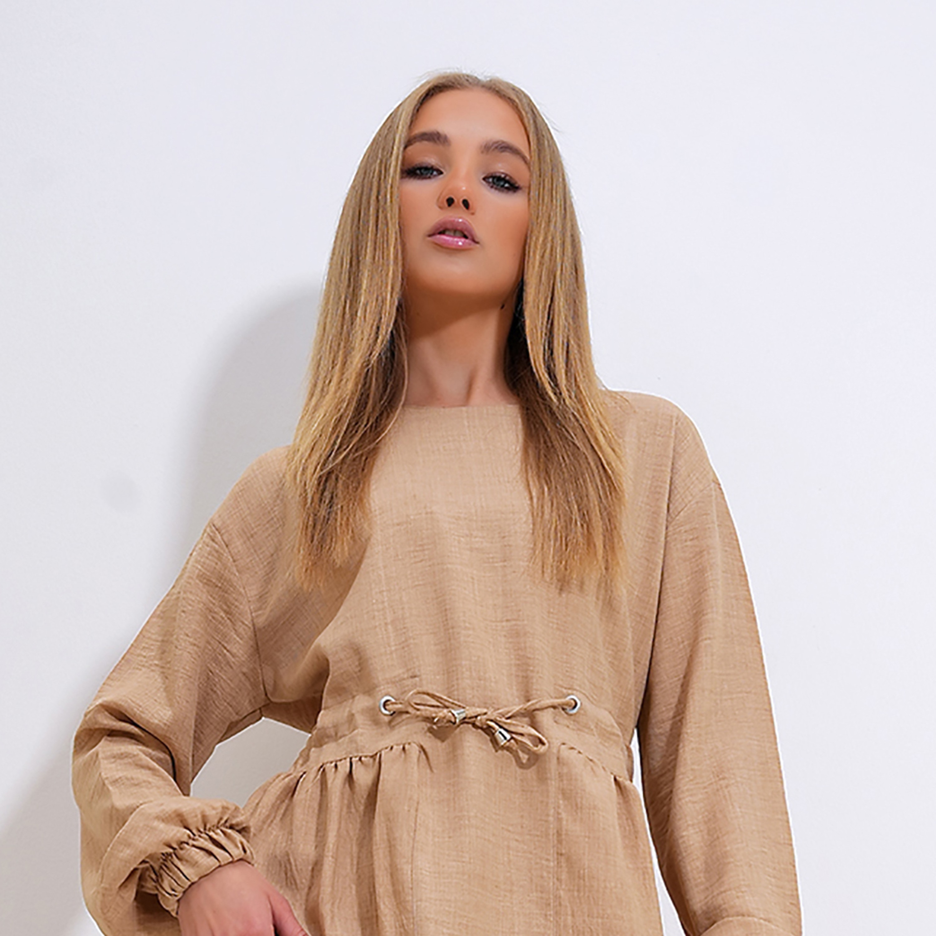 تريند ألاجاتي ستايل طقم تونيك وبنطلون نسائي بيج من القطن المحبّك بأكمام ساقطة-women-clothing-coordsets-image-4