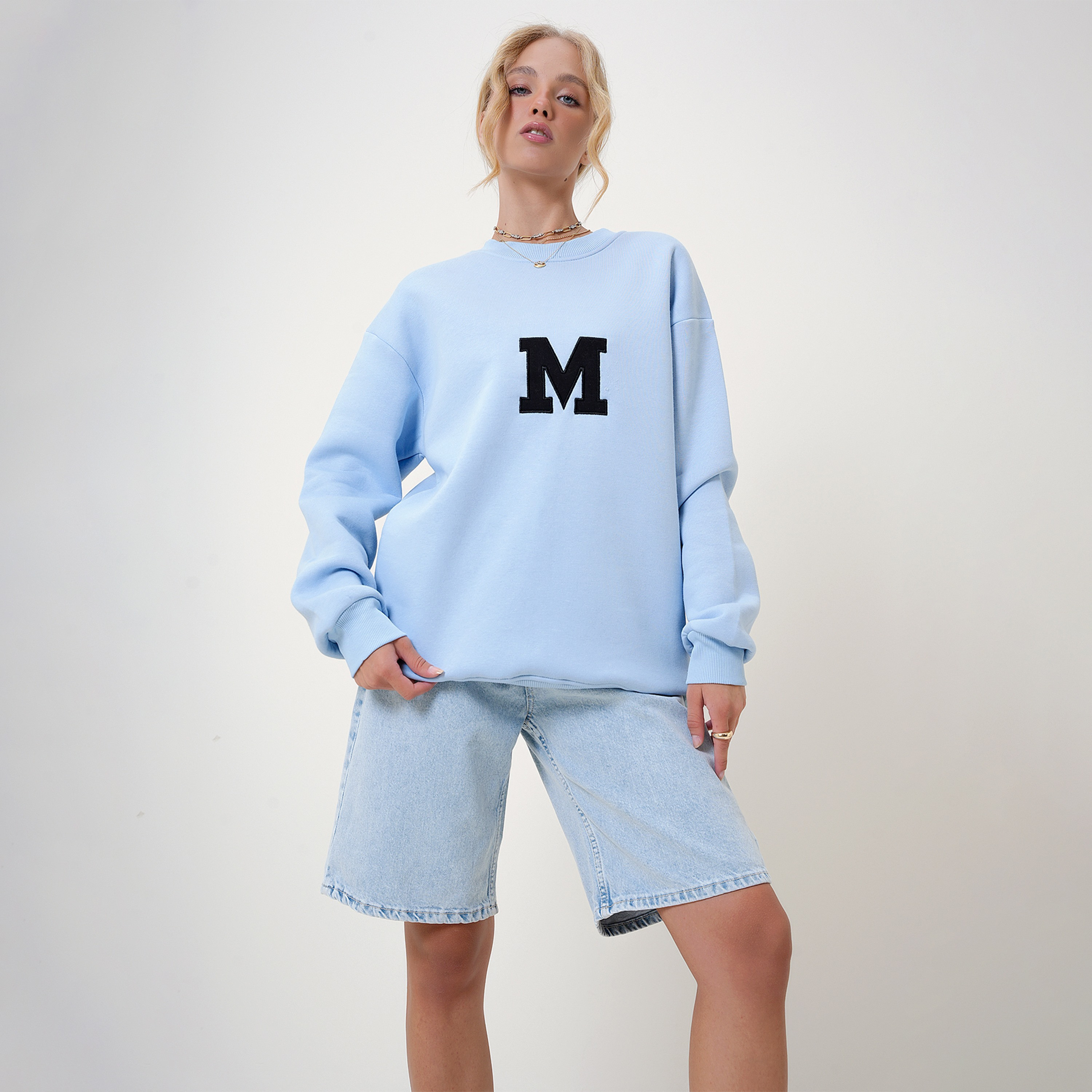 تريند ألاجاتي ستايل سويت شيرت نسائي أزرق بتطريز شنيل-women-winterwear-hoodiesandsweatshirts-sweatshirts-image-1