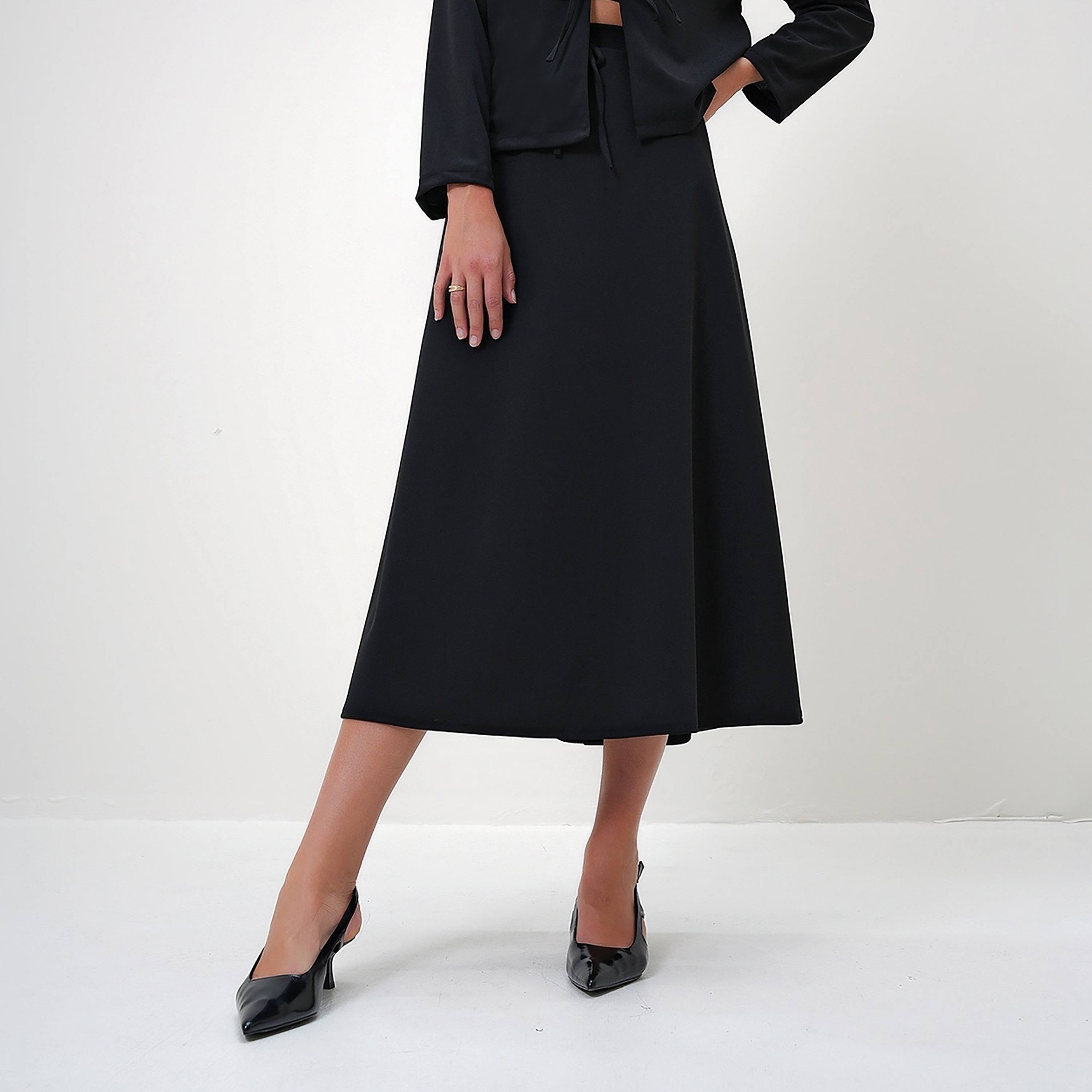 تريند ألاجاتي ستايل طقم نسائي متناسق من قطعتين: توب سادة برقبة دائرية وتنورة-women-clothing-coordsets-image-4