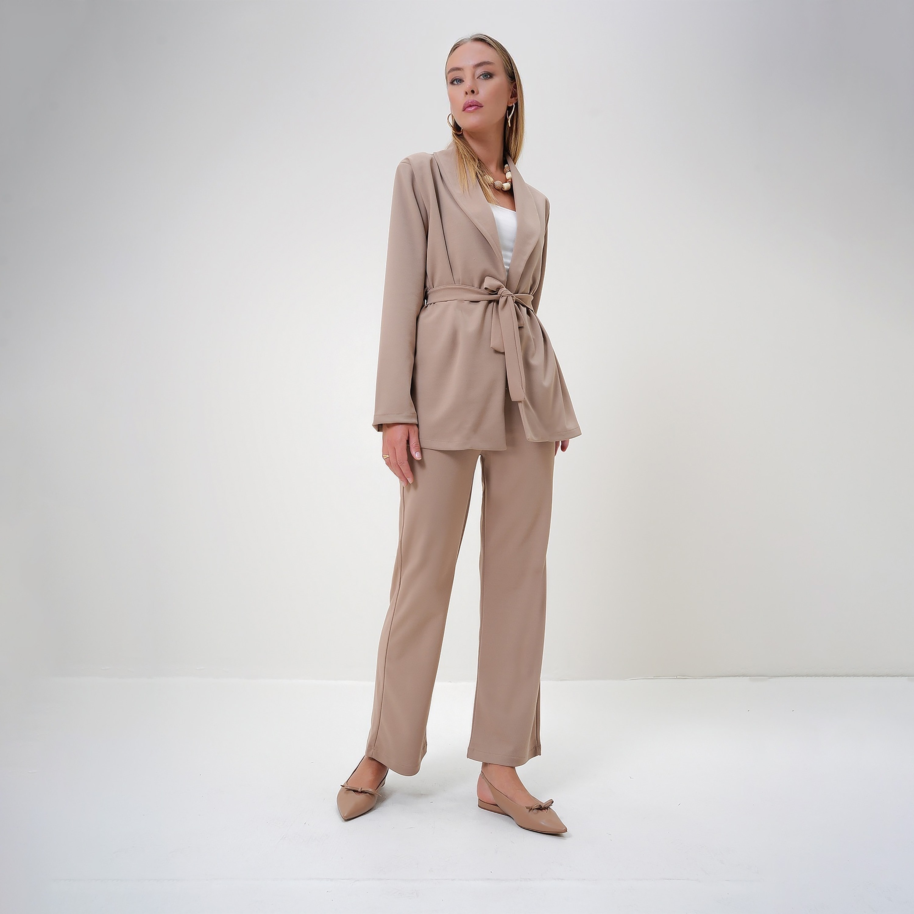 تريند ألاجاتي ستايل طقم نسائي متناسق من قطعتين: بليزر سادة بياقة شال وبنطلون-women-clothing-coordsets-image-1
