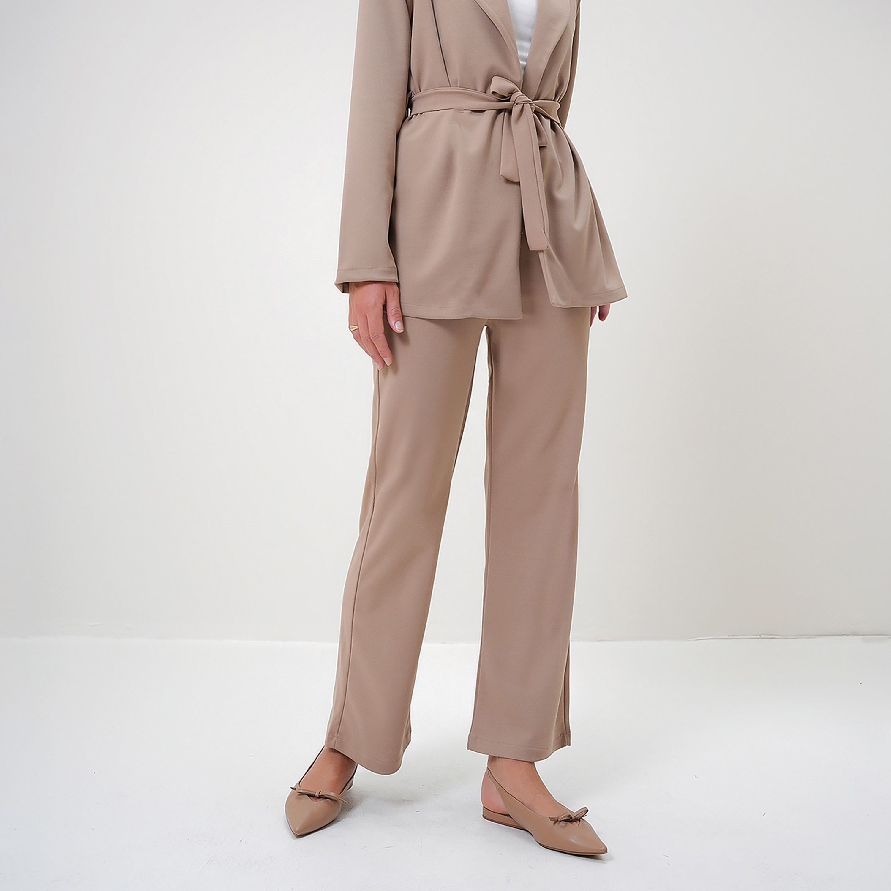 تريند ألاجاتي ستايل طقم نسائي متناسق من قطعتين: بليزر سادة بياقة شال وبنطلون-women-clothing-coordsets-image-4