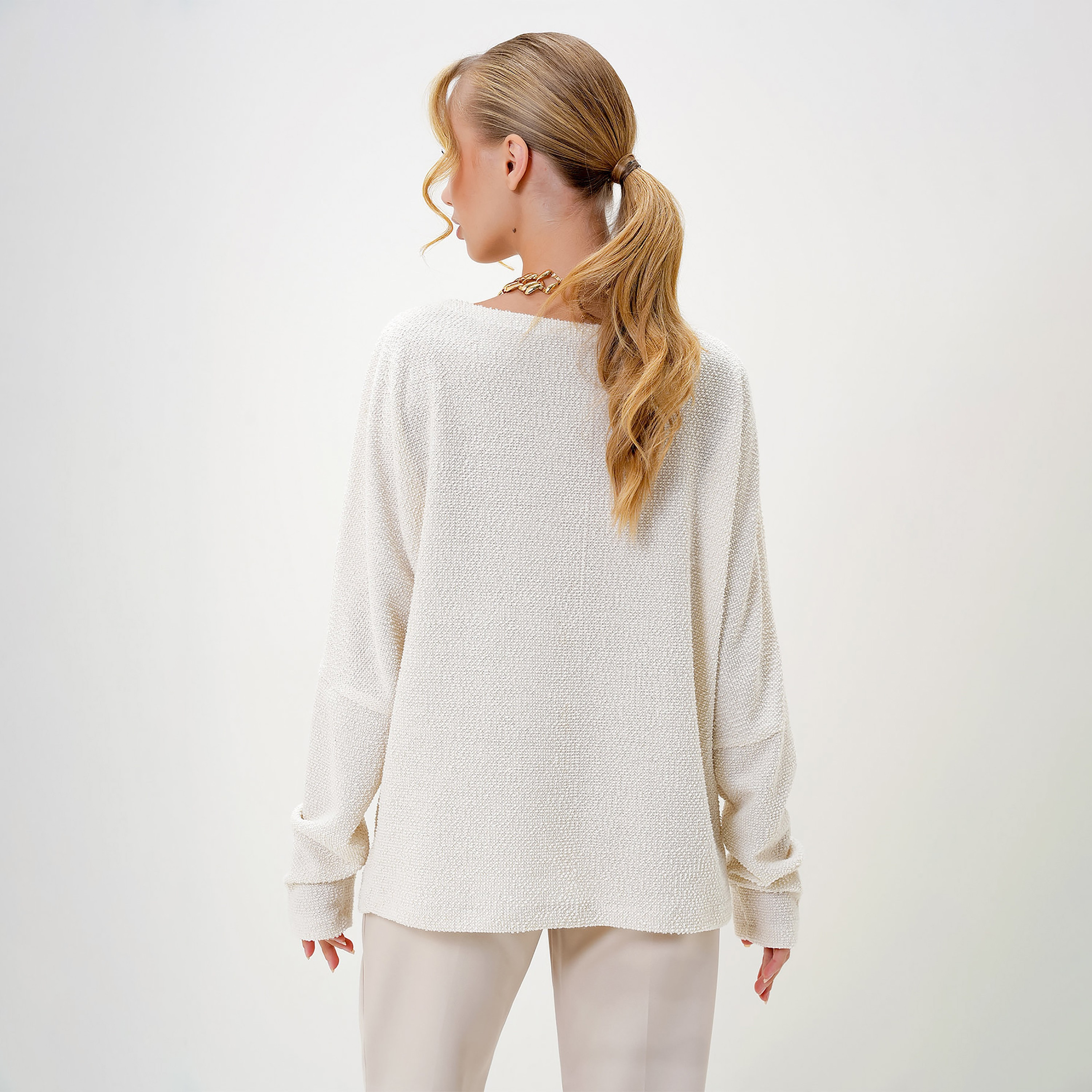 تريند ألاجاتي ستايل توب نسائي كريمي واسع بنسيج محبّك وياقة مثنية-women-clothing-shirtsandblouses-blouses-image-3