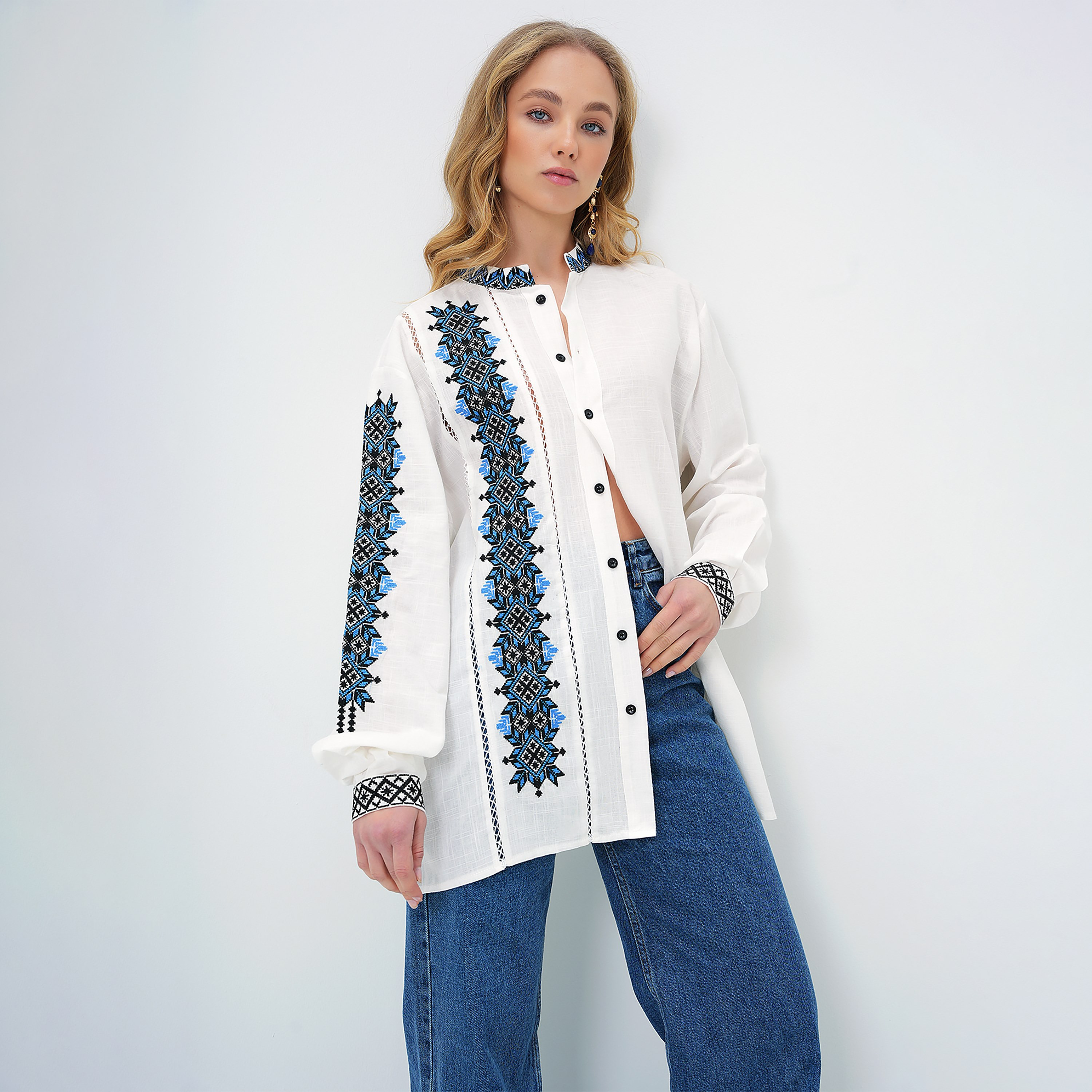 تريند ألاجاتي ستايل قميص نسائي أبيض من الكتان المطرّز بياقة ماندرين وأكمام ساقطة-women-clothing-shirtsandblouses-shirts-image-2