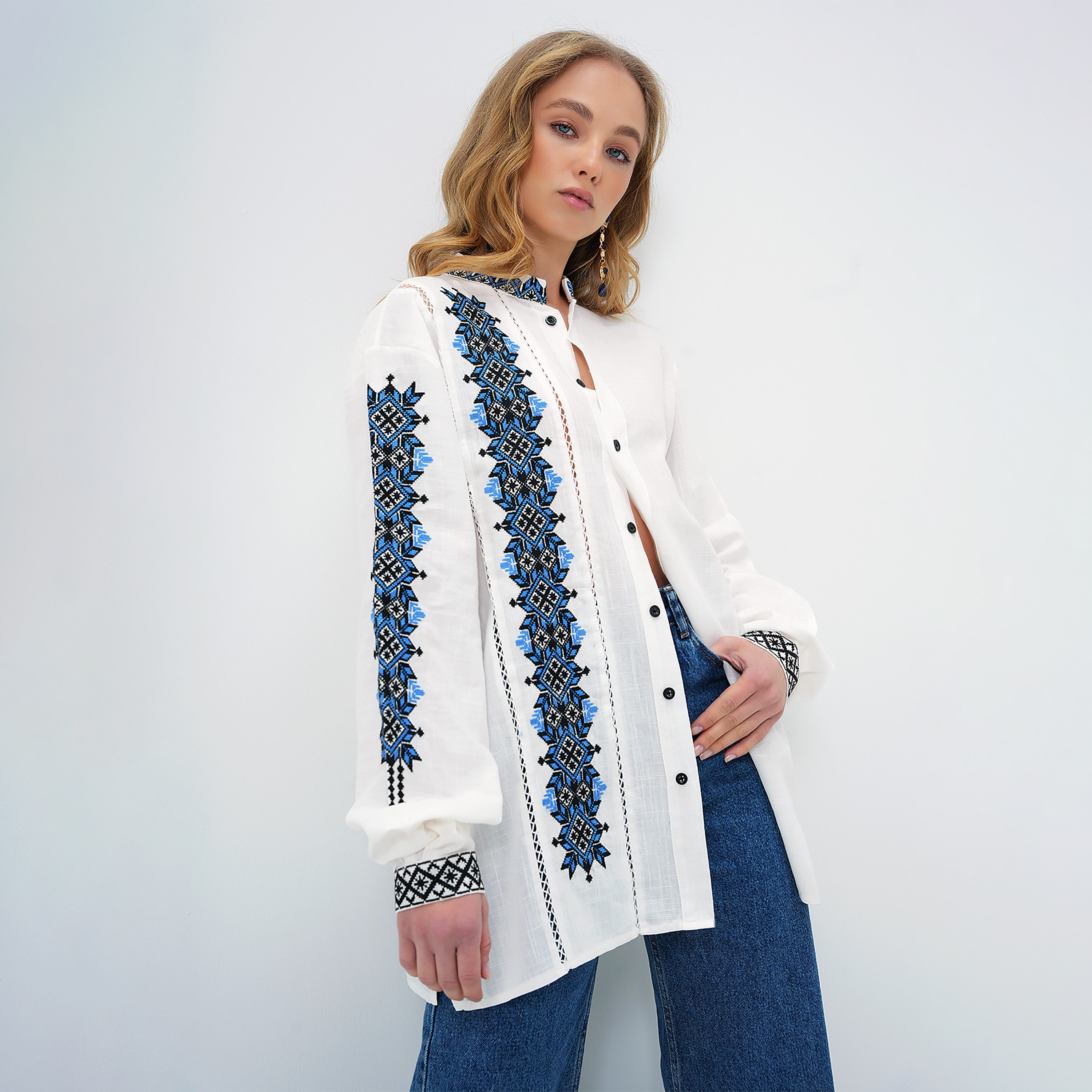 تريند ألاجاتي ستايل قميص نسائي أبيض من الكتان المطرّز بياقة ماندرين وأكمام ساقطة-women-clothing-shirtsandblouses-shirts-image-5