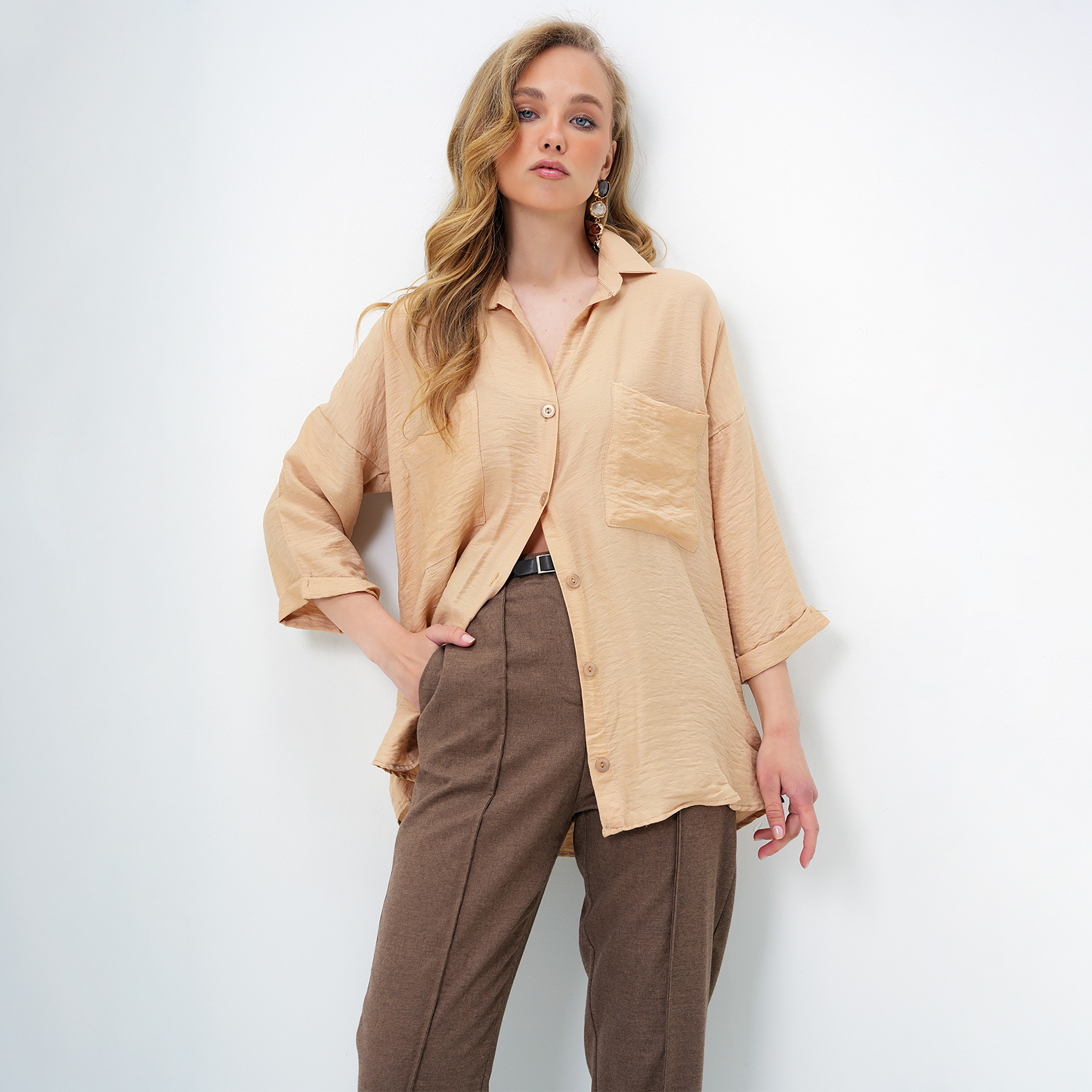 تريند ألاجاتي ستايل قميص نسائي بيج من القطن المحبّك بياقة وأكمام ساقطة-women-clothing-shirtsandblouses-shirts-image-1