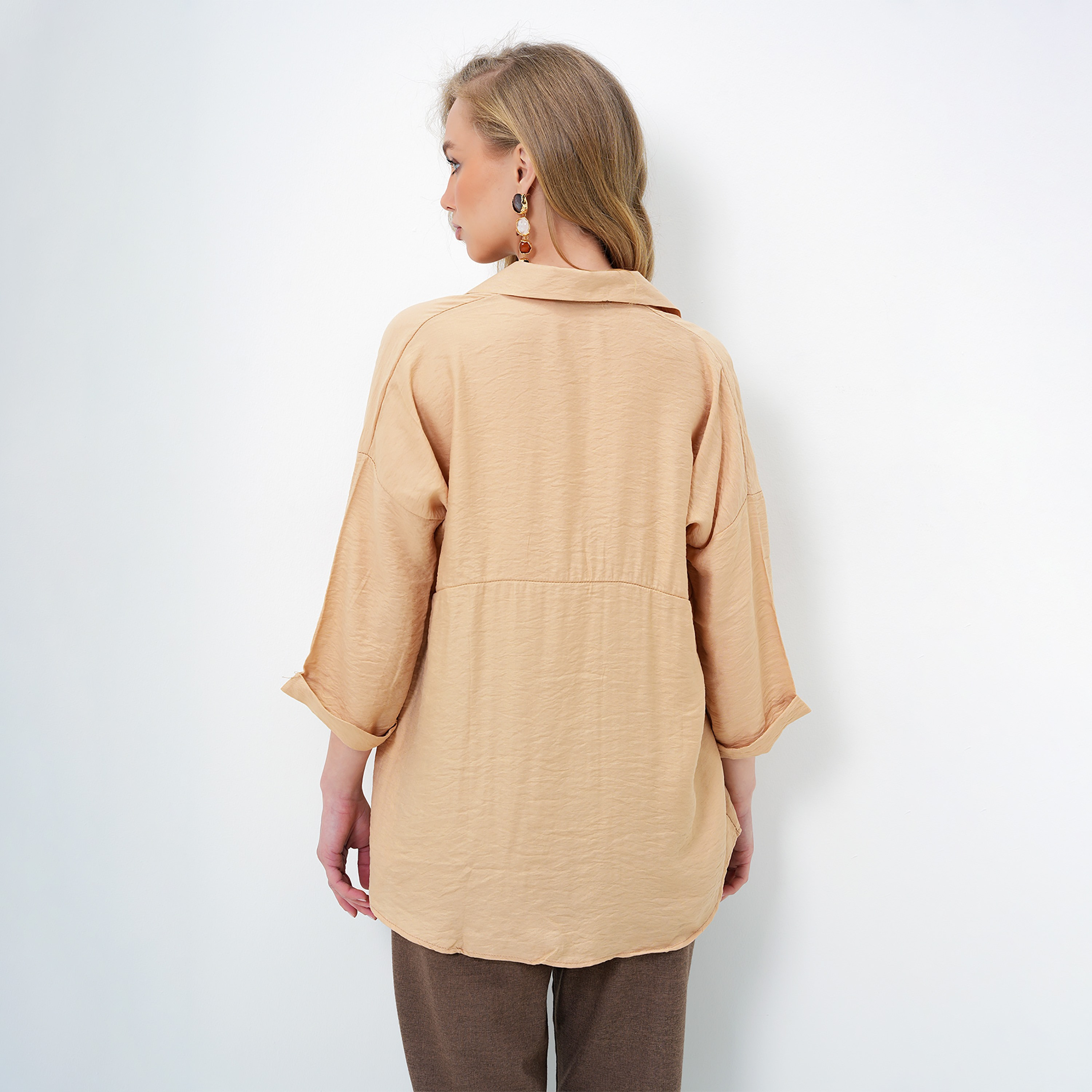 تريند ألاجاتي ستايل قميص نسائي بيج من القطن المحبّك بياقة وأكمام ساقطة-women-clothing-shirtsandblouses-shirts-image-4