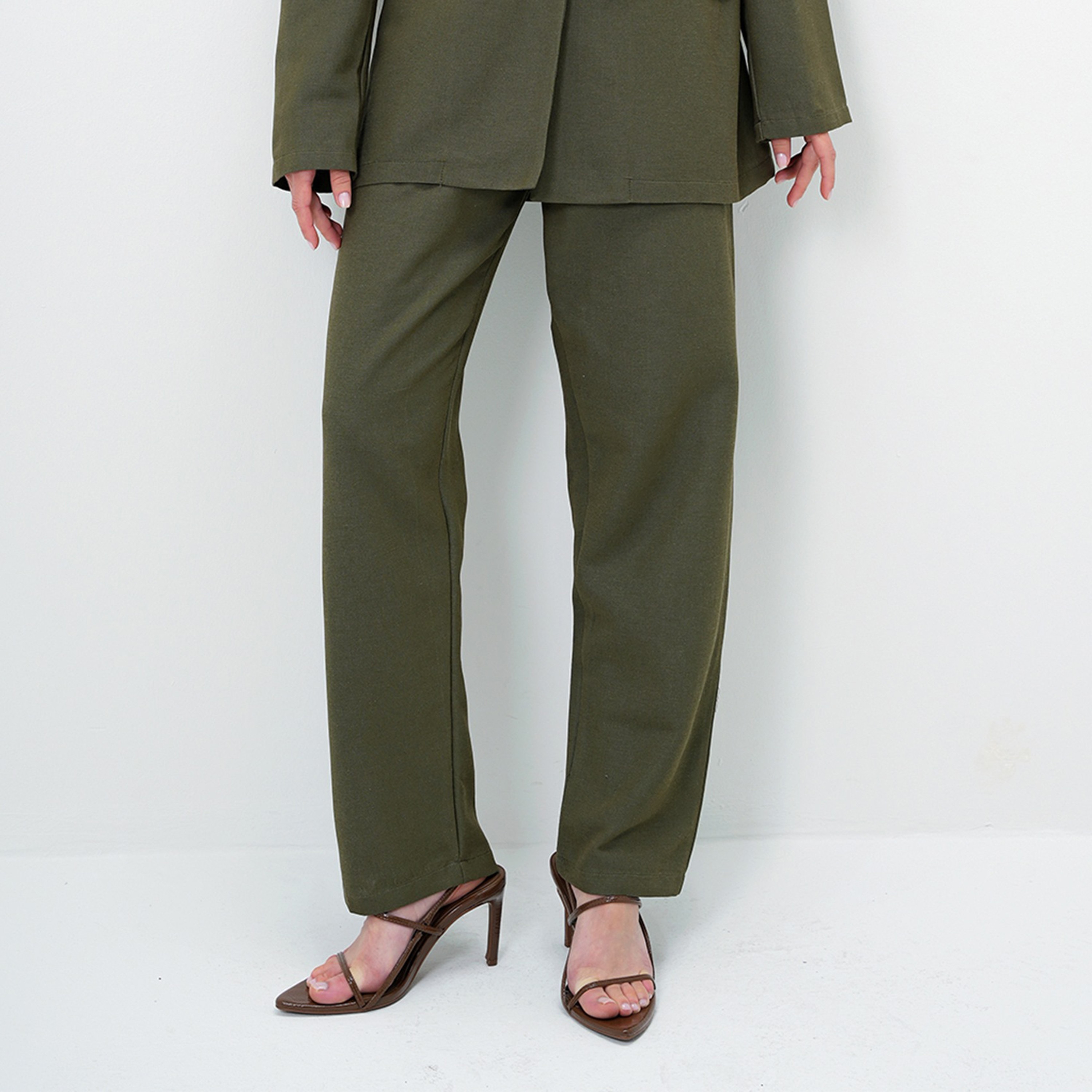 تريند ألاجاتي ستايل طقم بليزر وبنطلون نسائي بلون الكاكي بياقة لابل-women-clothing-coordsets-image-3
