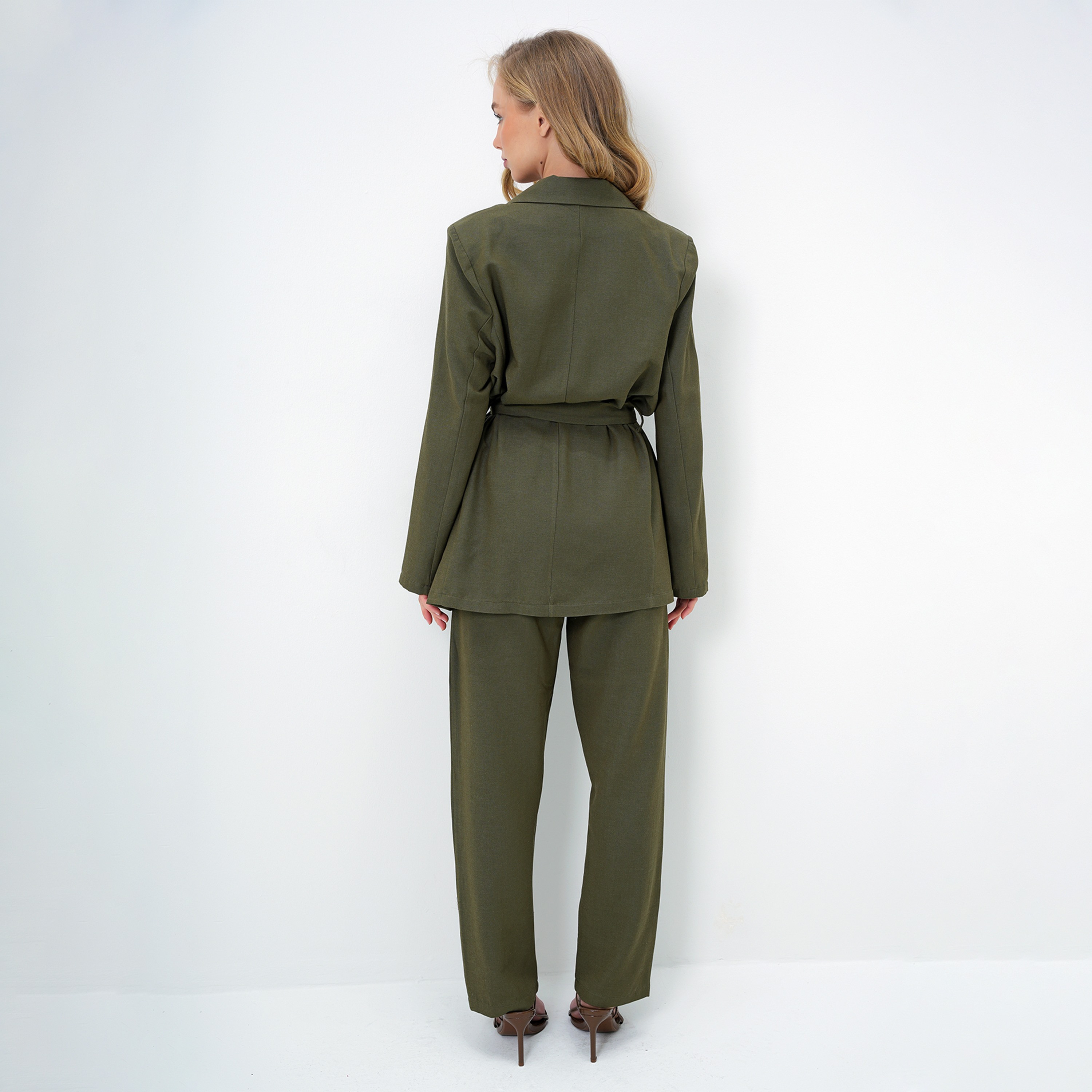تريند ألاجاتي ستايل طقم بليزر وبنطلون نسائي بلون الكاكي بياقة لابل-women-clothing-coordsets-image-4
