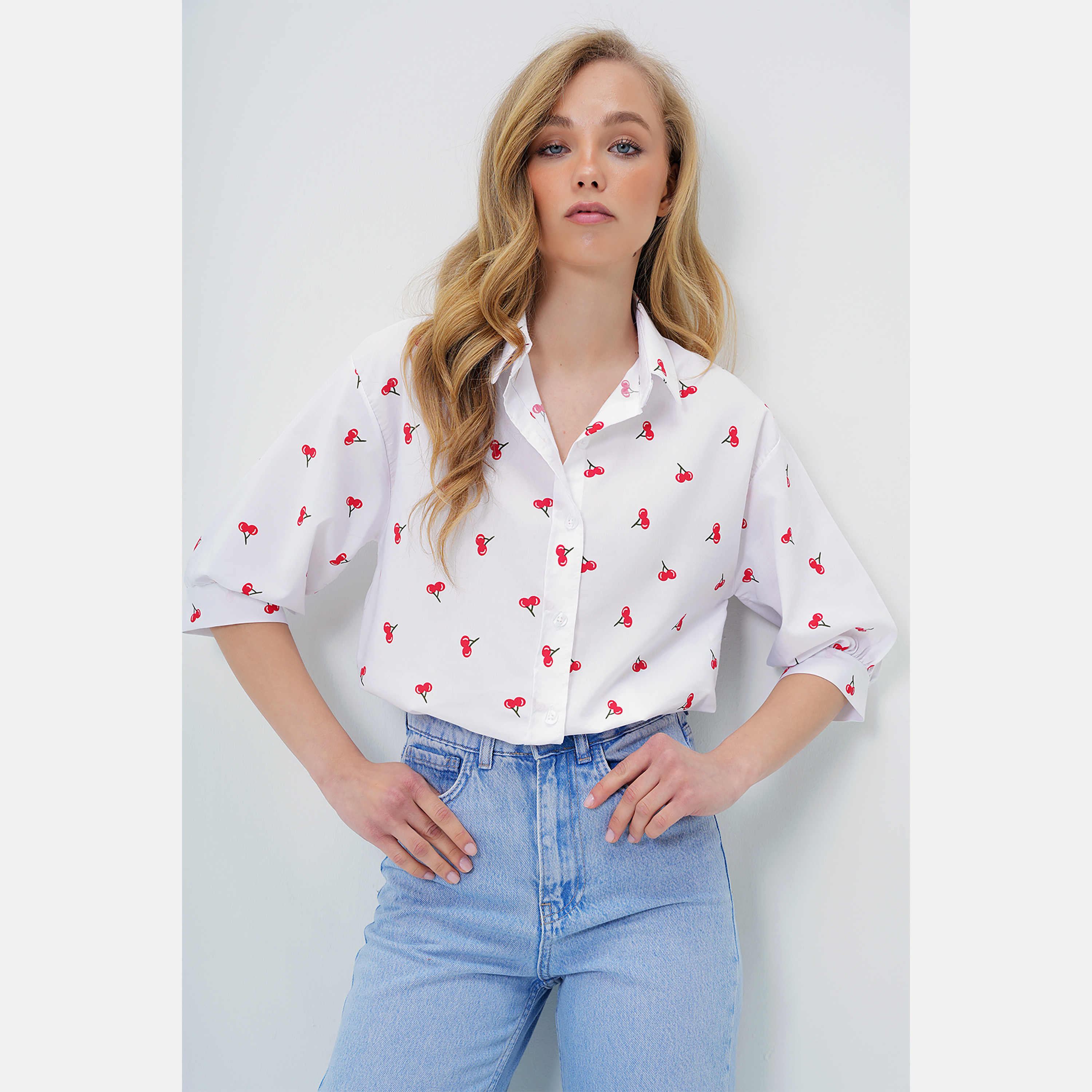 تريند ألاجاتي ستايل قميص نسائي أبيض بياقة وطبعة كرز-women-clothing-shirtsandblouses-shirts-image-1