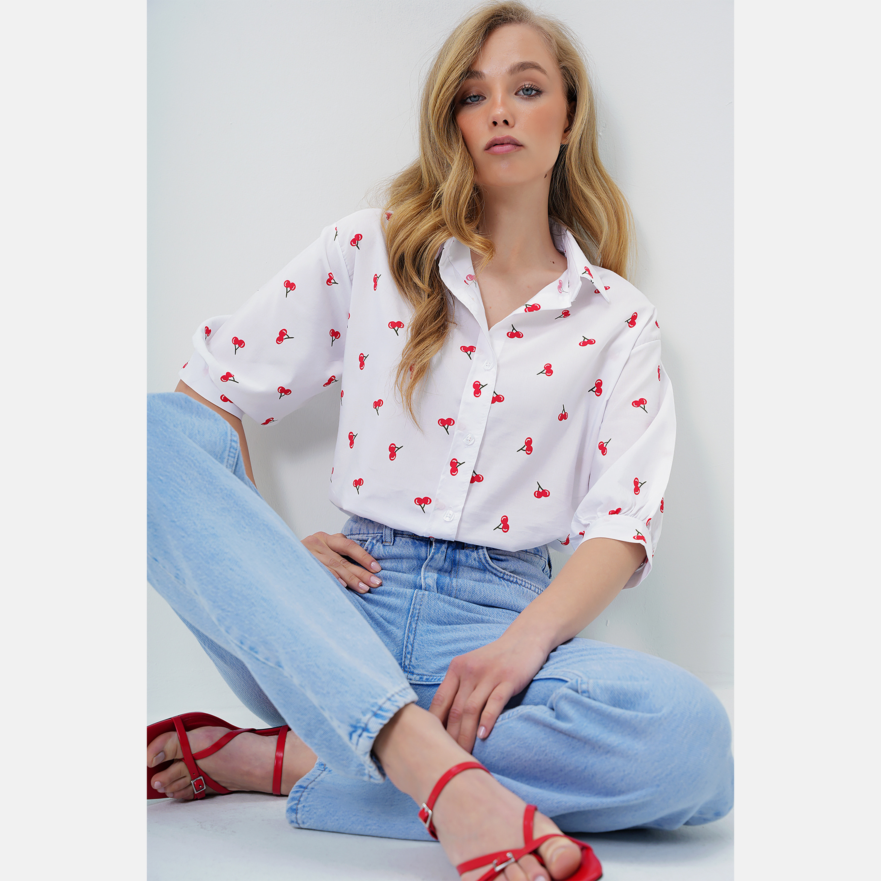 تريند ألاجاتي ستايل قميص نسائي أبيض بياقة وطبعة كرز-women-clothing-shirtsandblouses-shirts-image-4