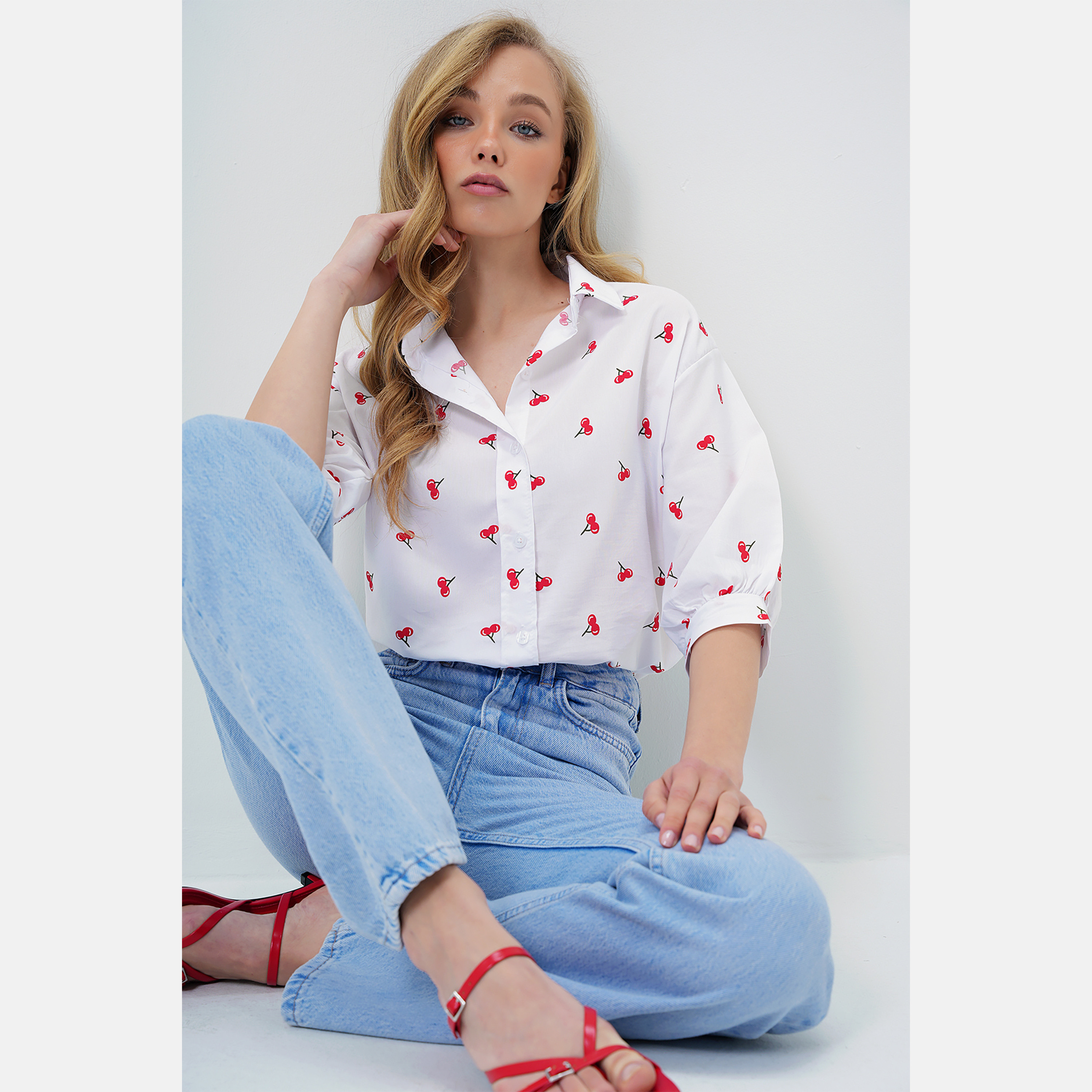 تريند ألاجاتي ستايل قميص نسائي أبيض بياقة وطبعة كرز-women-clothing-shirtsandblouses-shirts-image-5