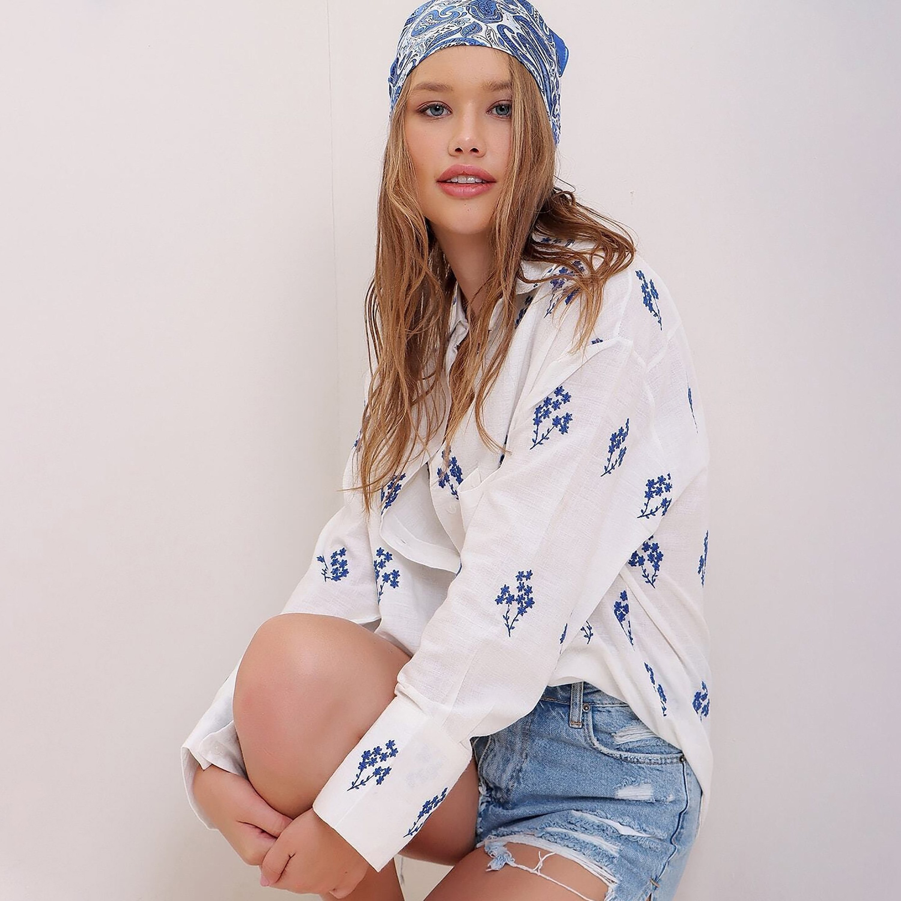 تريند ألاجاتي ستايل قميص نسائي أبيض من الكتان بتطريز زهور وياقة وأكمام ساقطة-women-clothing-shirtsandblouses-shirts-image-3