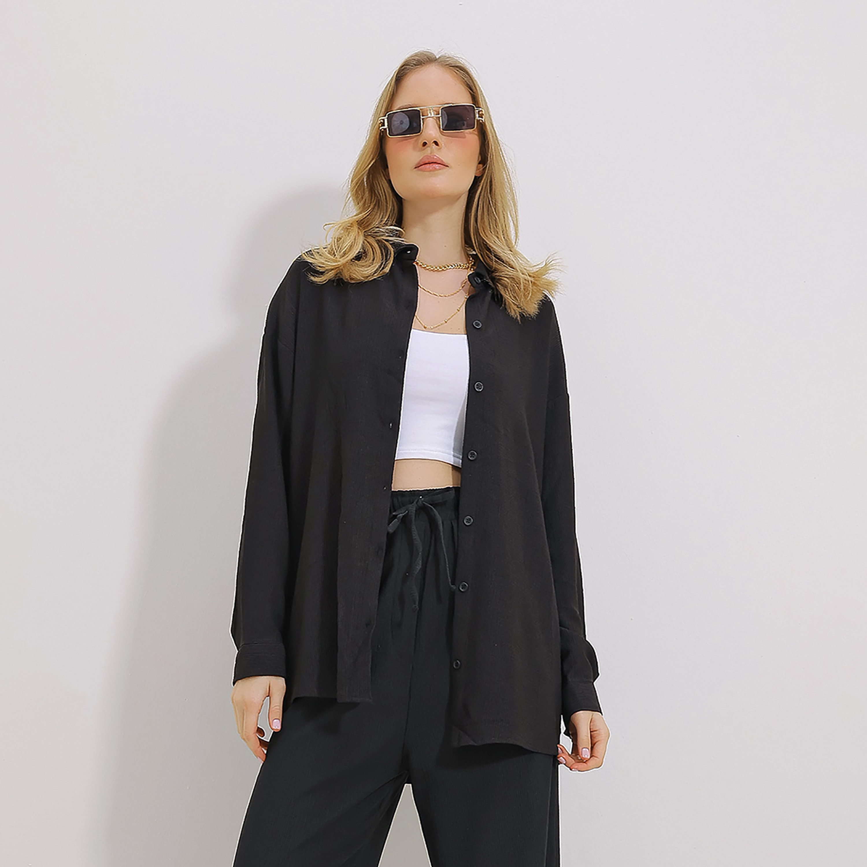 تريند ألاجاتي ستايل قميص نسائي أسود بنسيج محبّك وياقة-women-clothing-shirtsandblouses-shirts-image-1