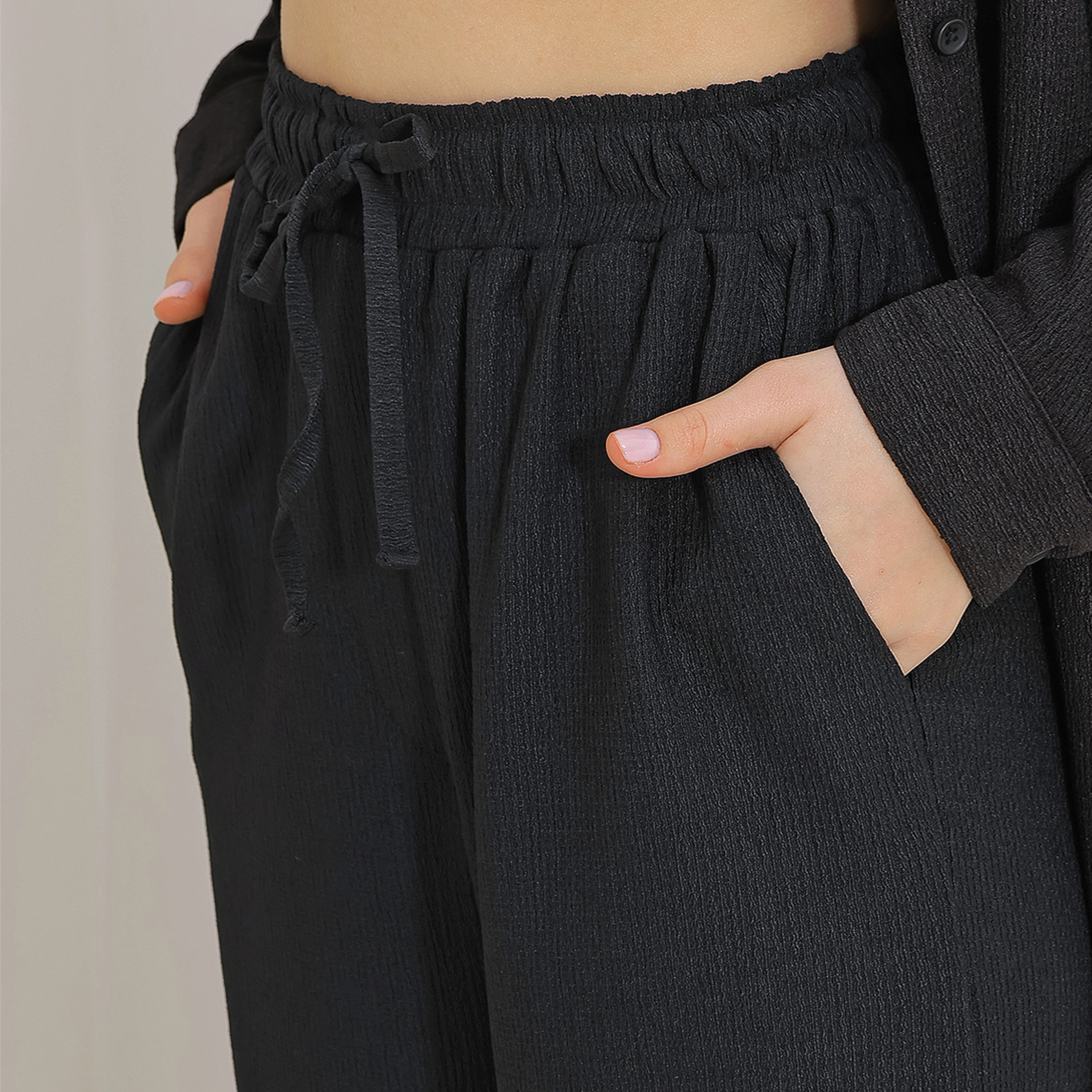 تريند ألاجاتي ستايل قميص نسائي أسود بنسيج محبّك وياقة-women-clothing-shirtsandblouses-shirts-image-4