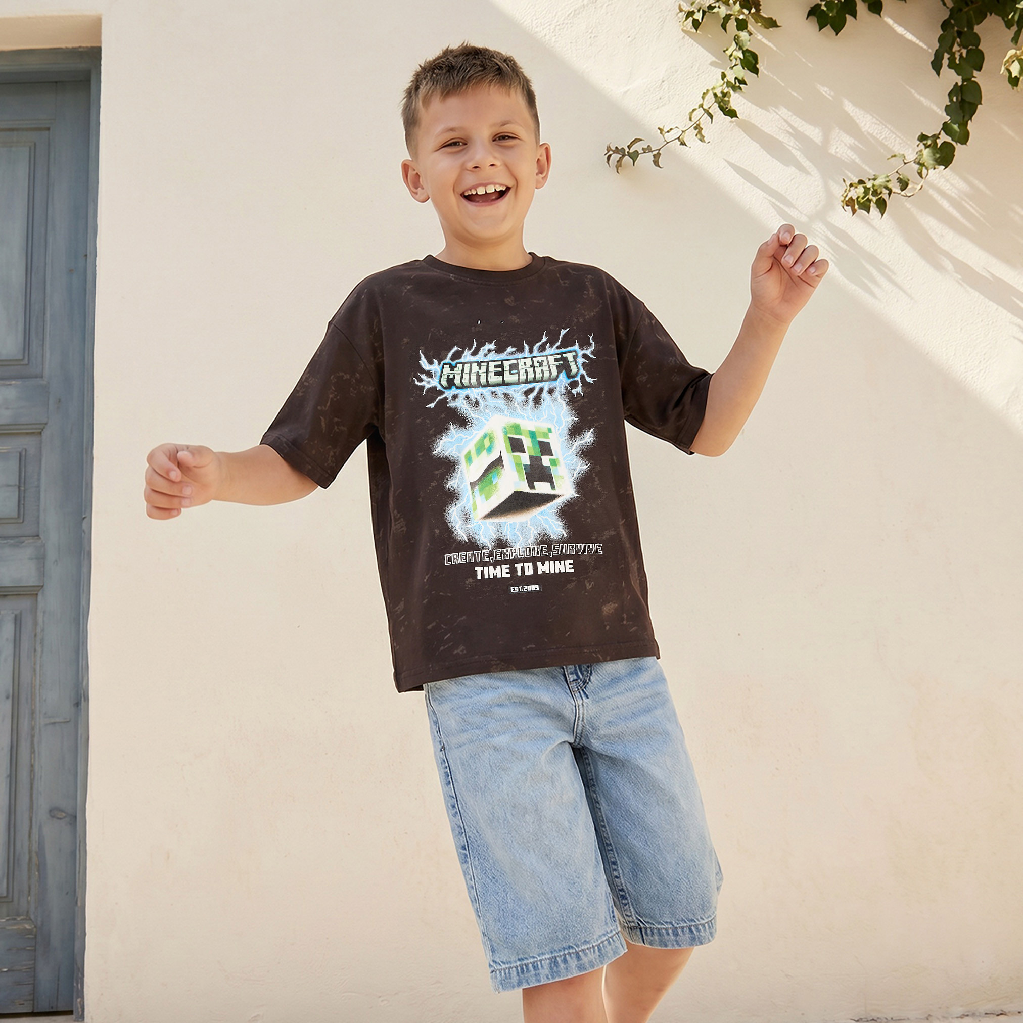 تيشيرت بياقة ضيقة وأكمام قصيرة وطبعات جرافيك من ماينكرافت-boys-clothing-tshirtsandpolos-image-5
