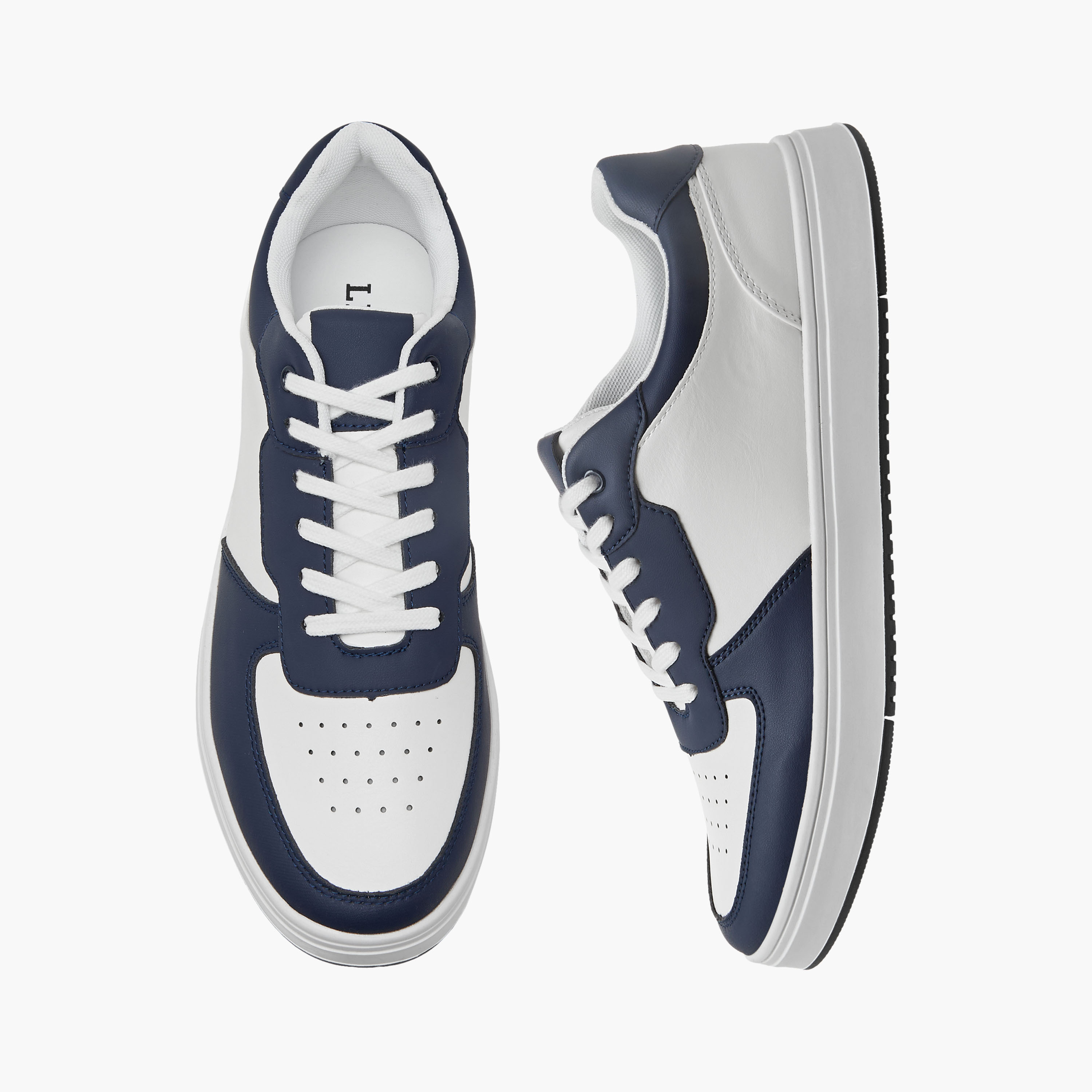 حذاء سنيكرز مثقب برباط إغلاق للرجال من إل بي إل من شو إكسبريس-men-shoes-sneakers-image-1
