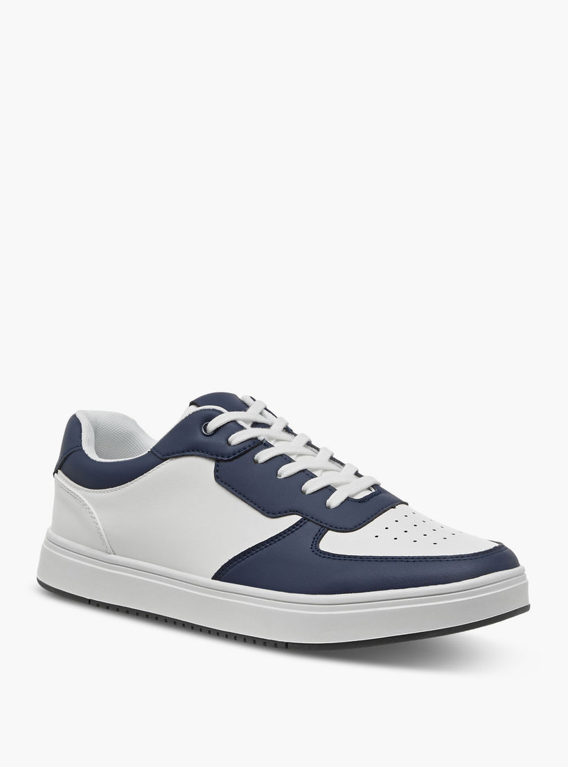 حذاء سنيكرز مثقب برباط إغلاق للرجال من إل بي إل من شو إكسبريس-men-shoes-sneakers-image-2