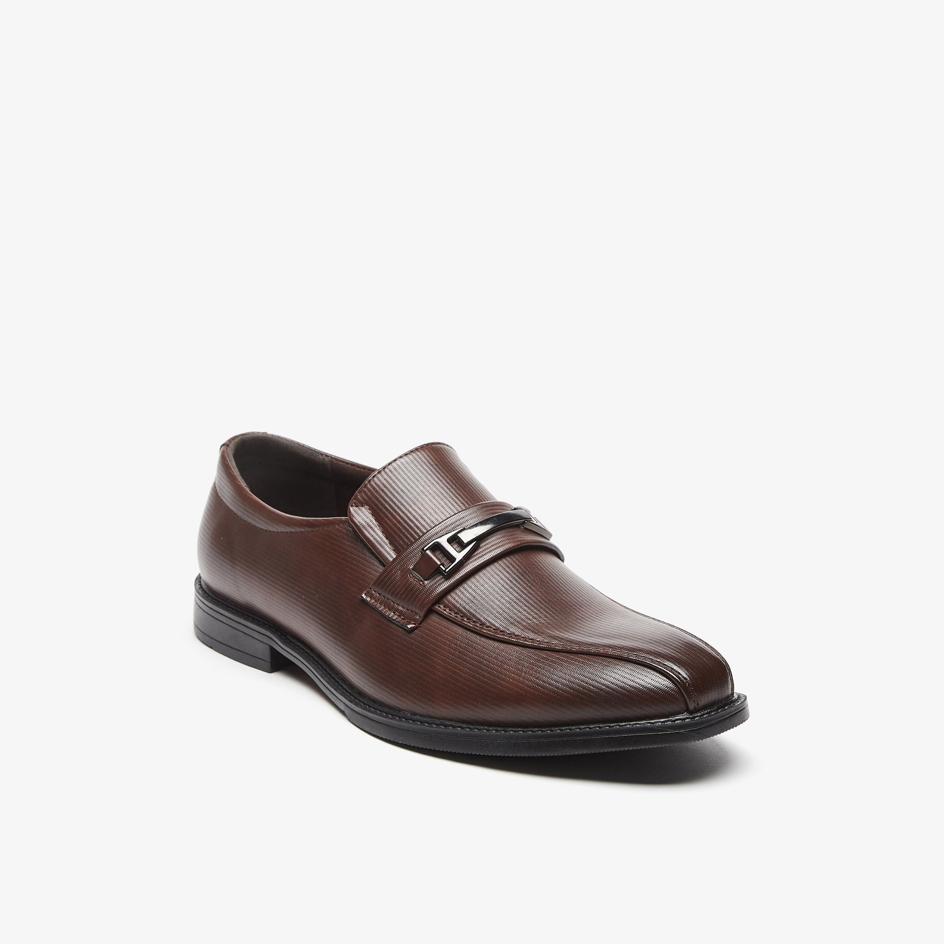 حذاء سهل الارتداء بارز الملمس بزينة ميتال من إل بي إل من شو إكسبريس-men-shoes-formalshoes-image-6