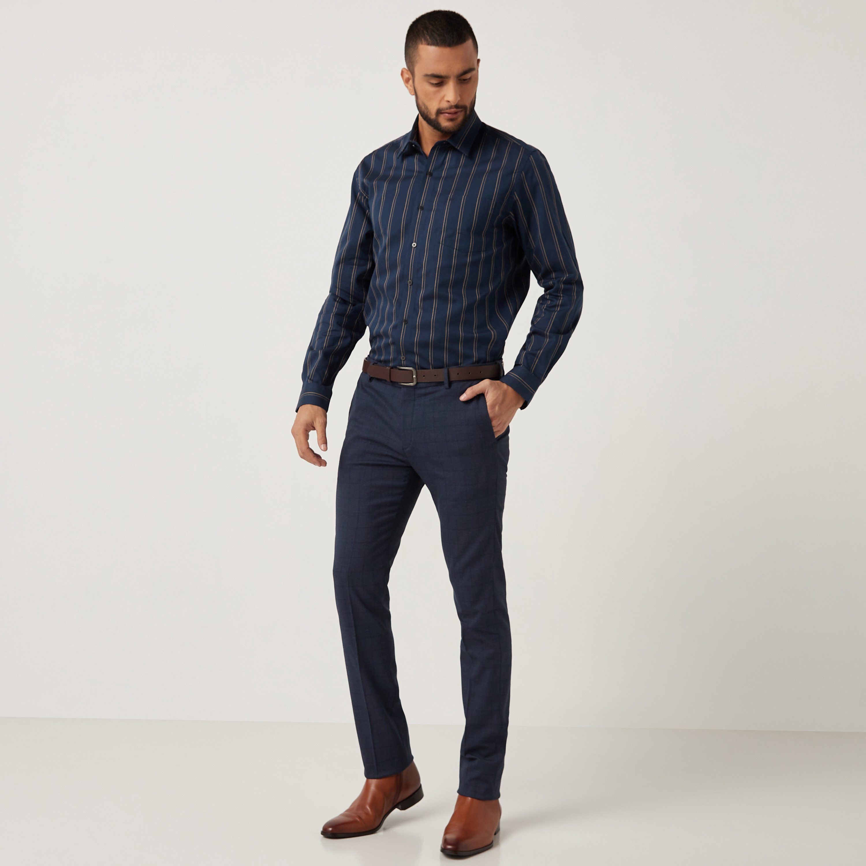 قميص فارمل بأكمام طويلة وياقة مخططة باللون الأزرق الداكن للرجال من آیرو-men-clothing-shirts-image-5
