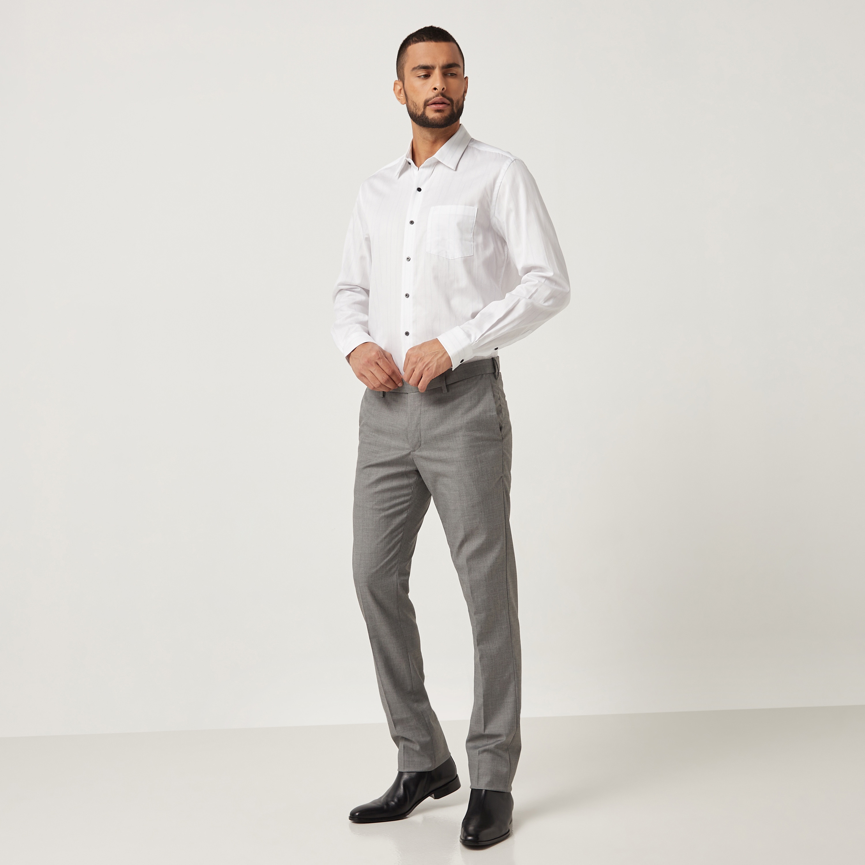 قميص فارمل بأكمام طويلة وياقة مخططة باللون الأبیض للرجال من آیرو-men-clothing-shirts-image-4