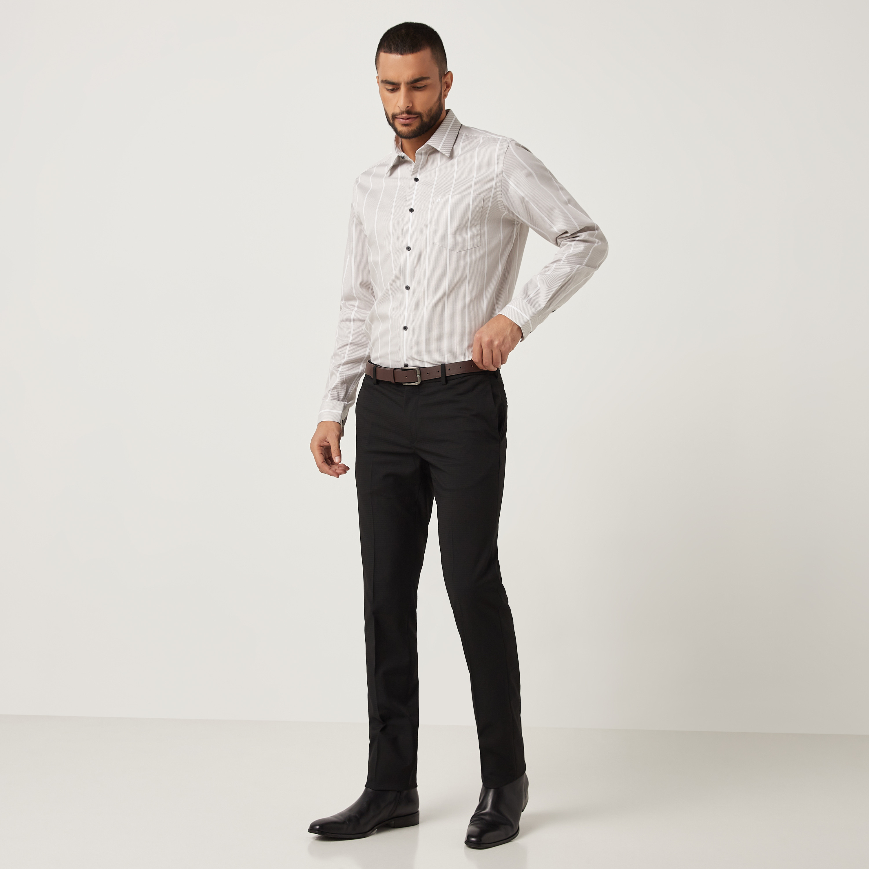 قميص فارمل بأكمام طويلة وياقة مخططة باللون الأبیض للرجال من آیرو-men-clothing-shirts-image-4
