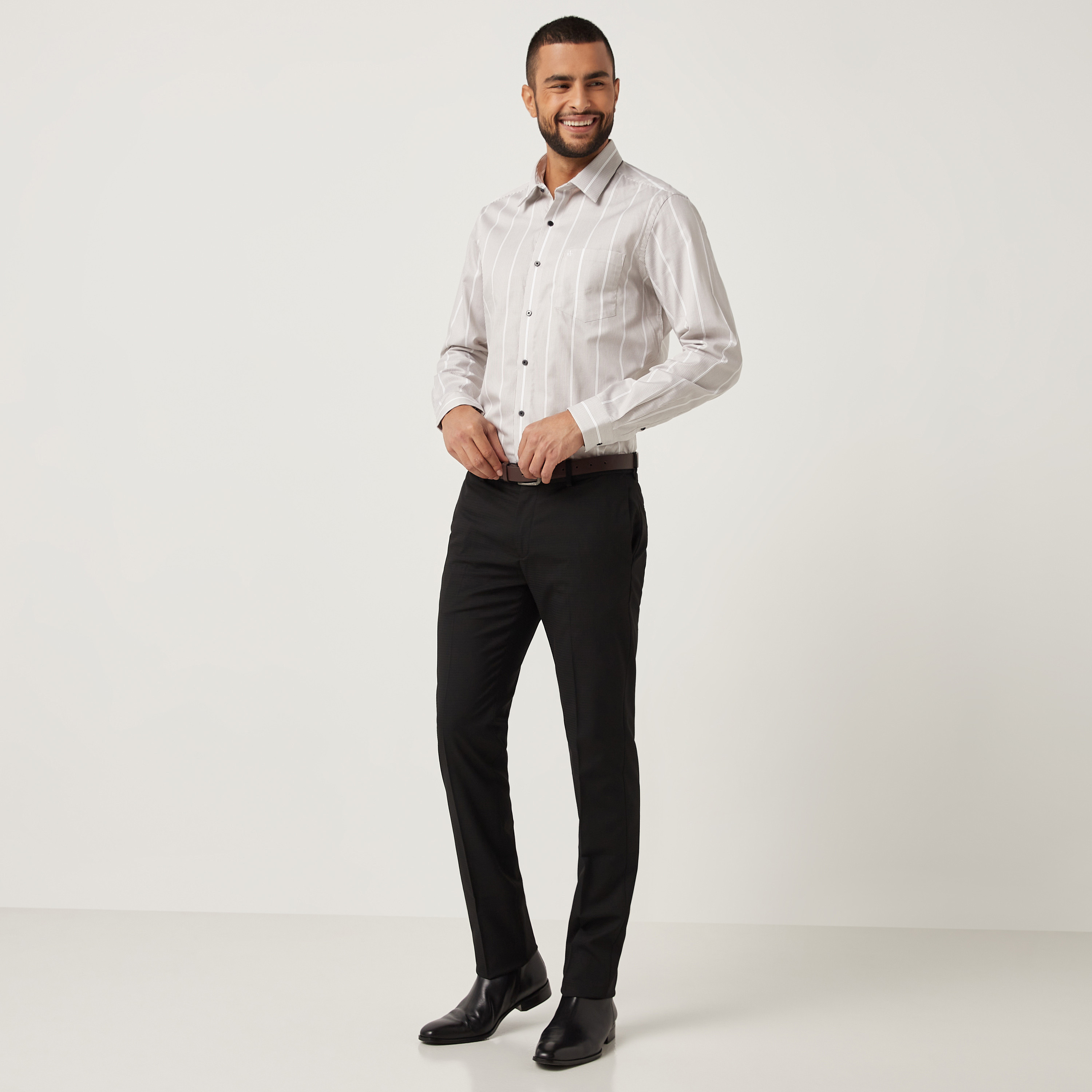 قميص فارمل بأكمام طويلة وياقة مخططة باللون الأبیض للرجال من آیرو-men-clothing-shirts-image-5