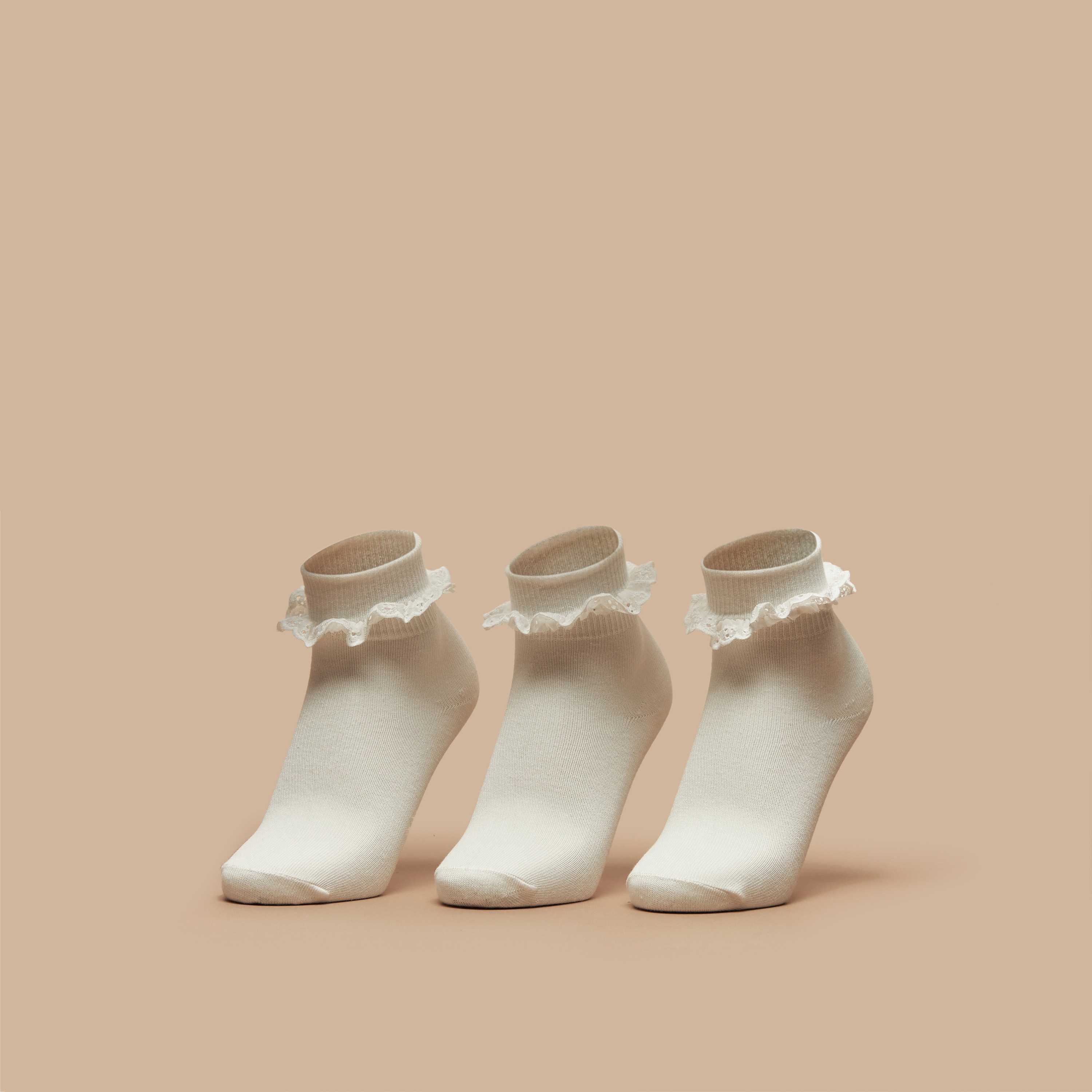 طقم جوارب بطول الكاحل مزينة بكشكش من ليتل ميسي - 3 قطع-girls-accessories-socks-image-1