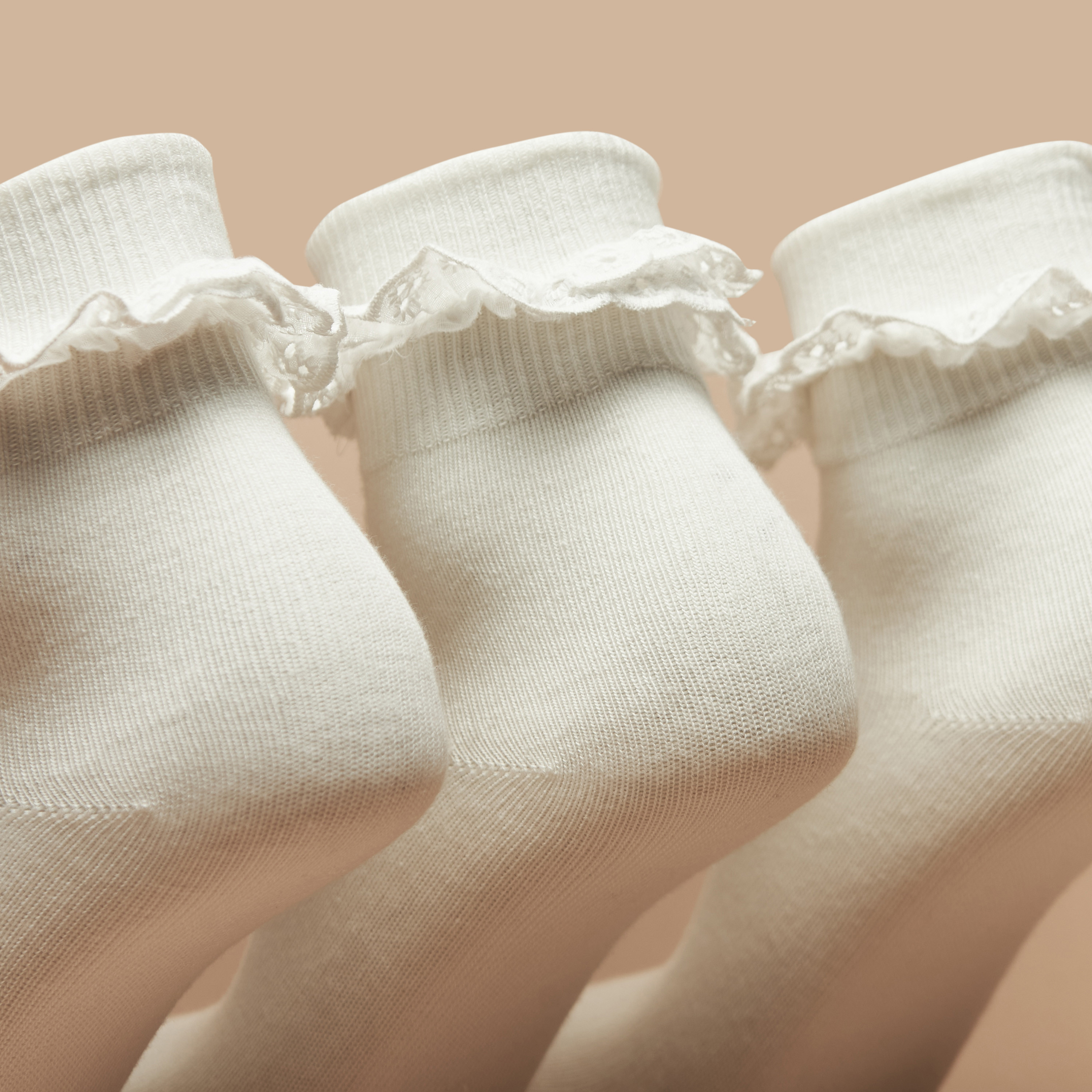طقم جوارب بطول الكاحل مزينة بكشكش من ليتل ميسي - 3 قطع-girls-accessories-socks-image-2