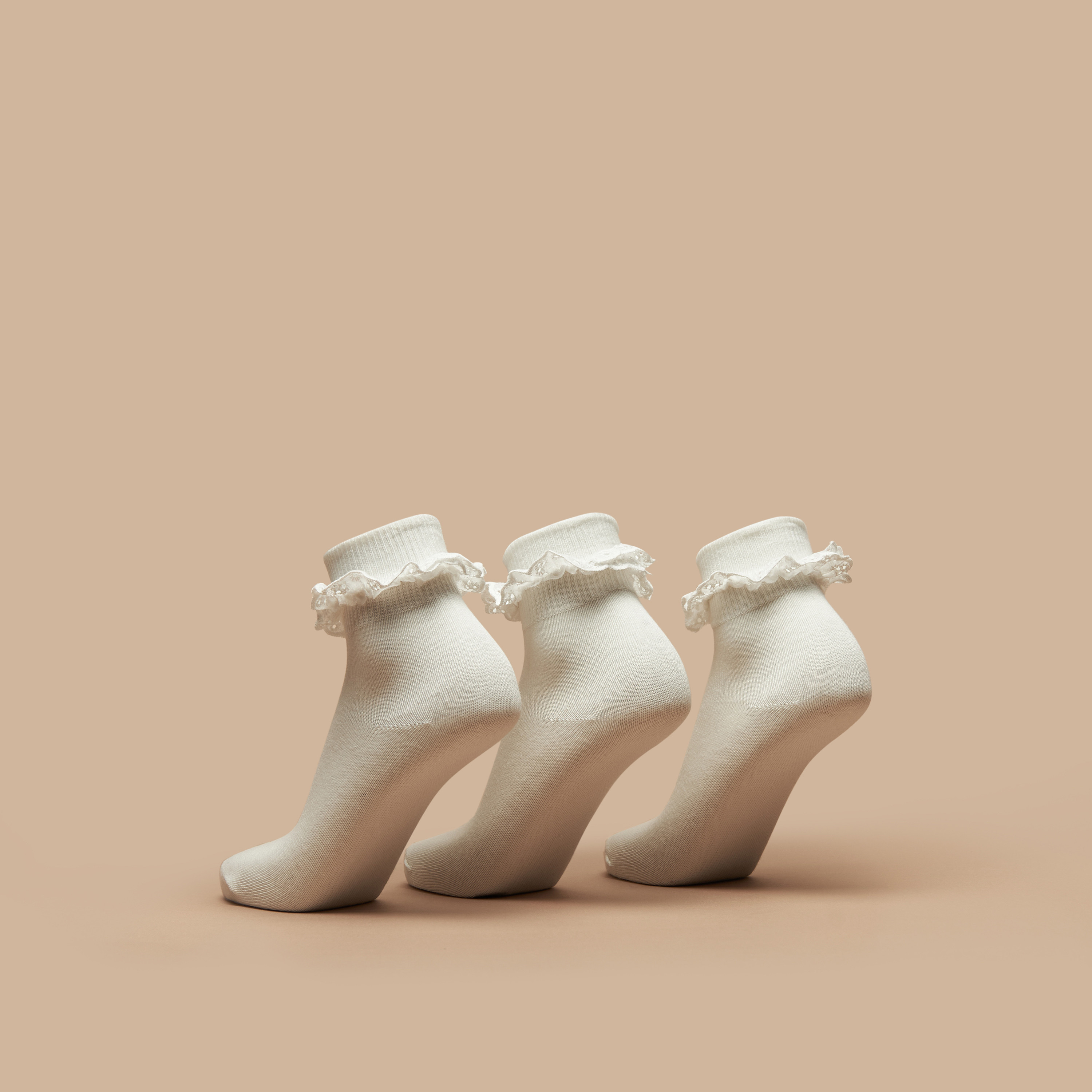 طقم جوارب بطول الكاحل مزينة بكشكش من ليتل ميسي - 3 قطع-girls-accessories-socks-image-3