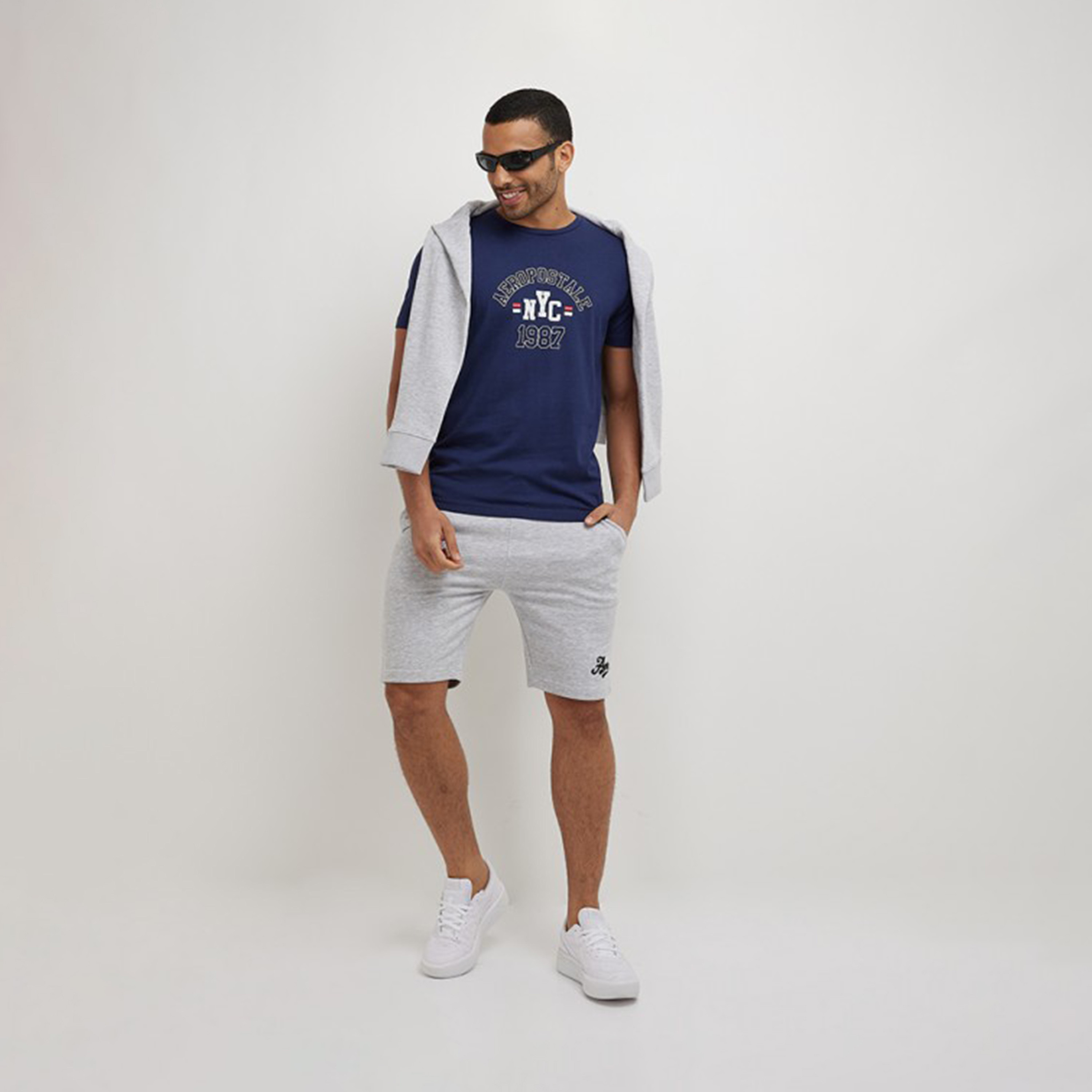 أيروبوستال- تي شيرت رجالي بغطاء للرأس وأكمام قصيرة وياقة مستديرة وشعار-men-clothing-tshirtsandpolos-tshirts-image-4