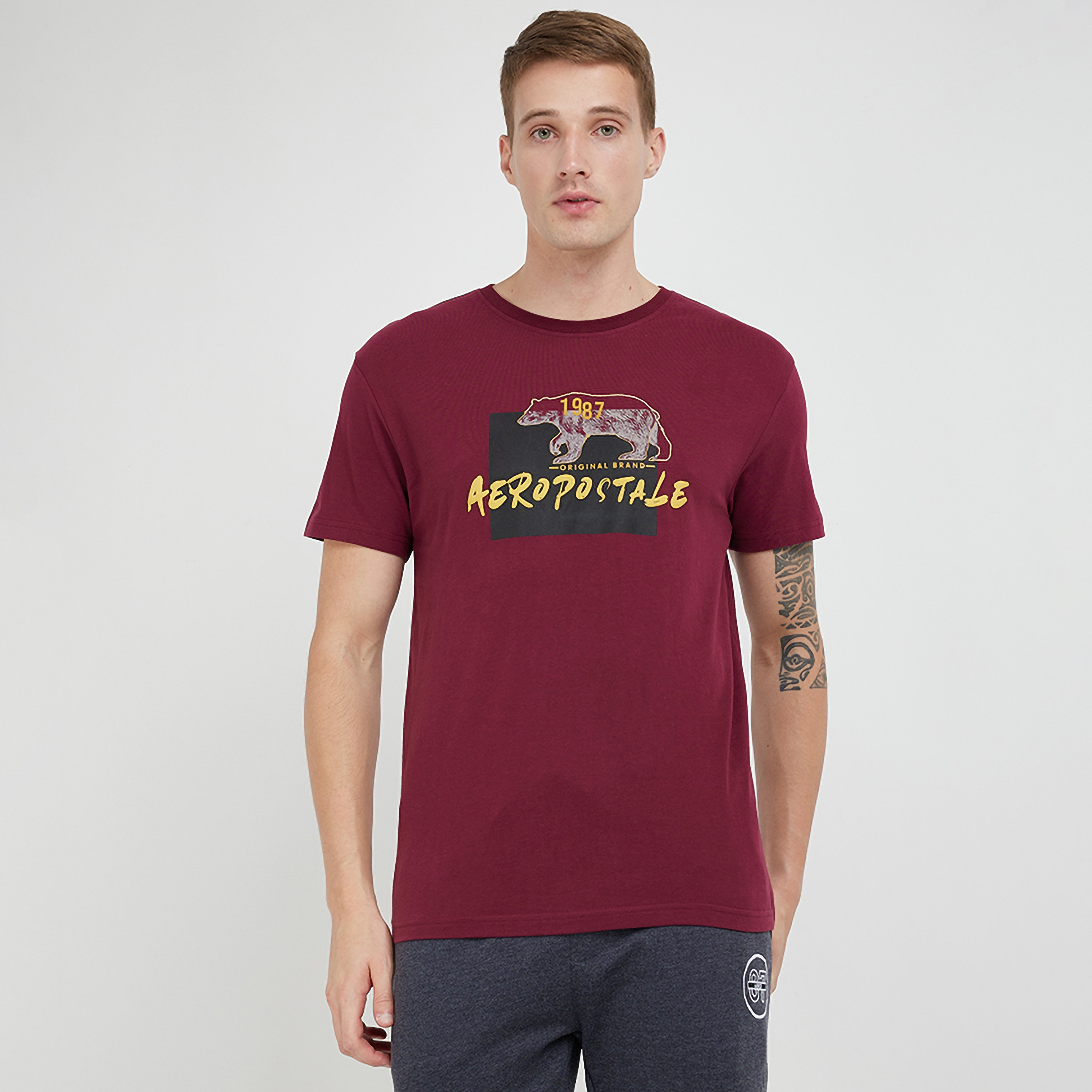 تي شيرت رجالي بأكمام قصيرة وياقة دائرية وشعار من أيروبوستال-men-clothing-tshirtsandpolos-tshirts-image-1