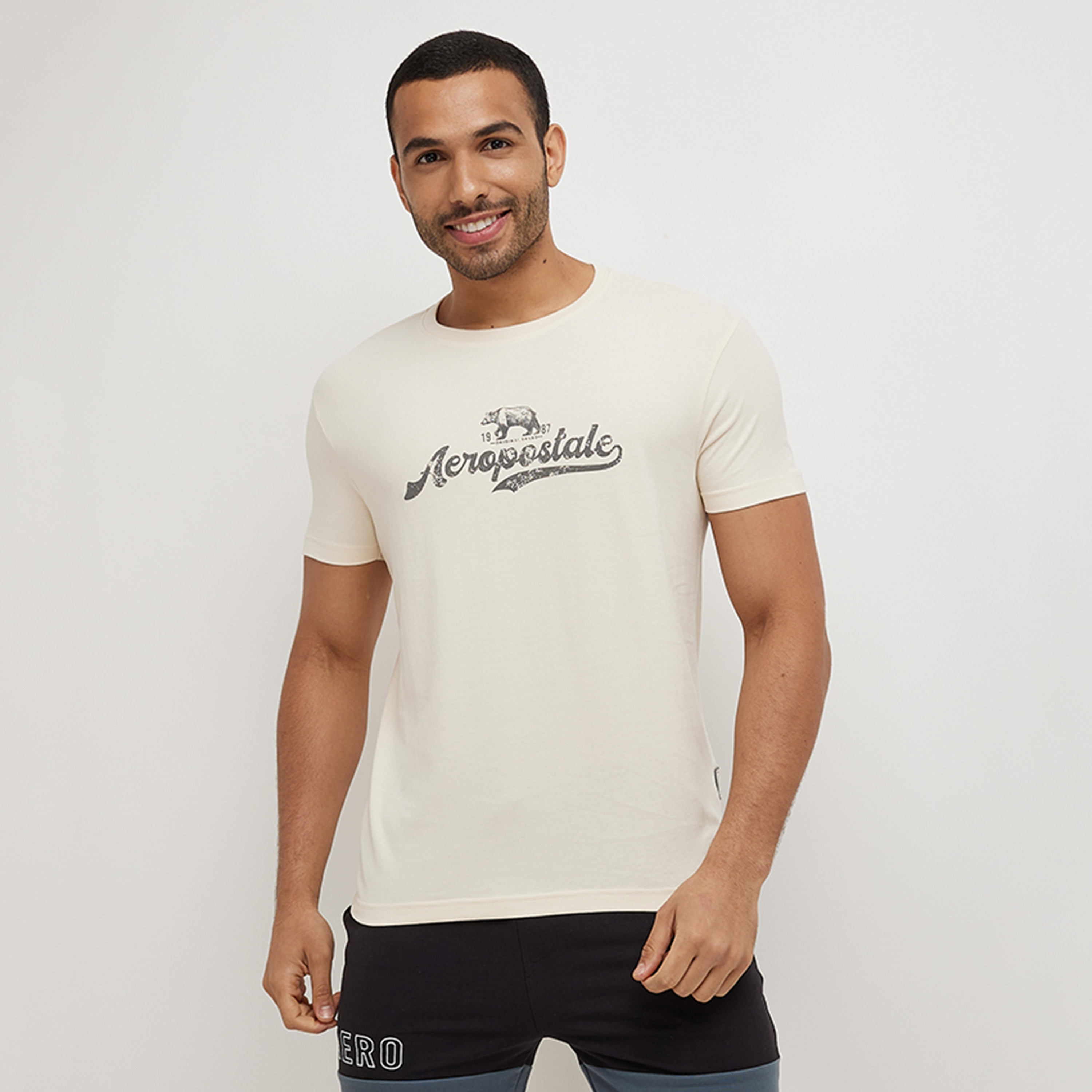 تي شيرت رجالي بأكمام قصيرة ورقبة دائرية وطبعة شعار من أيروبوستال-men-clothing-tshirtsandpolos-tshirts-image-1