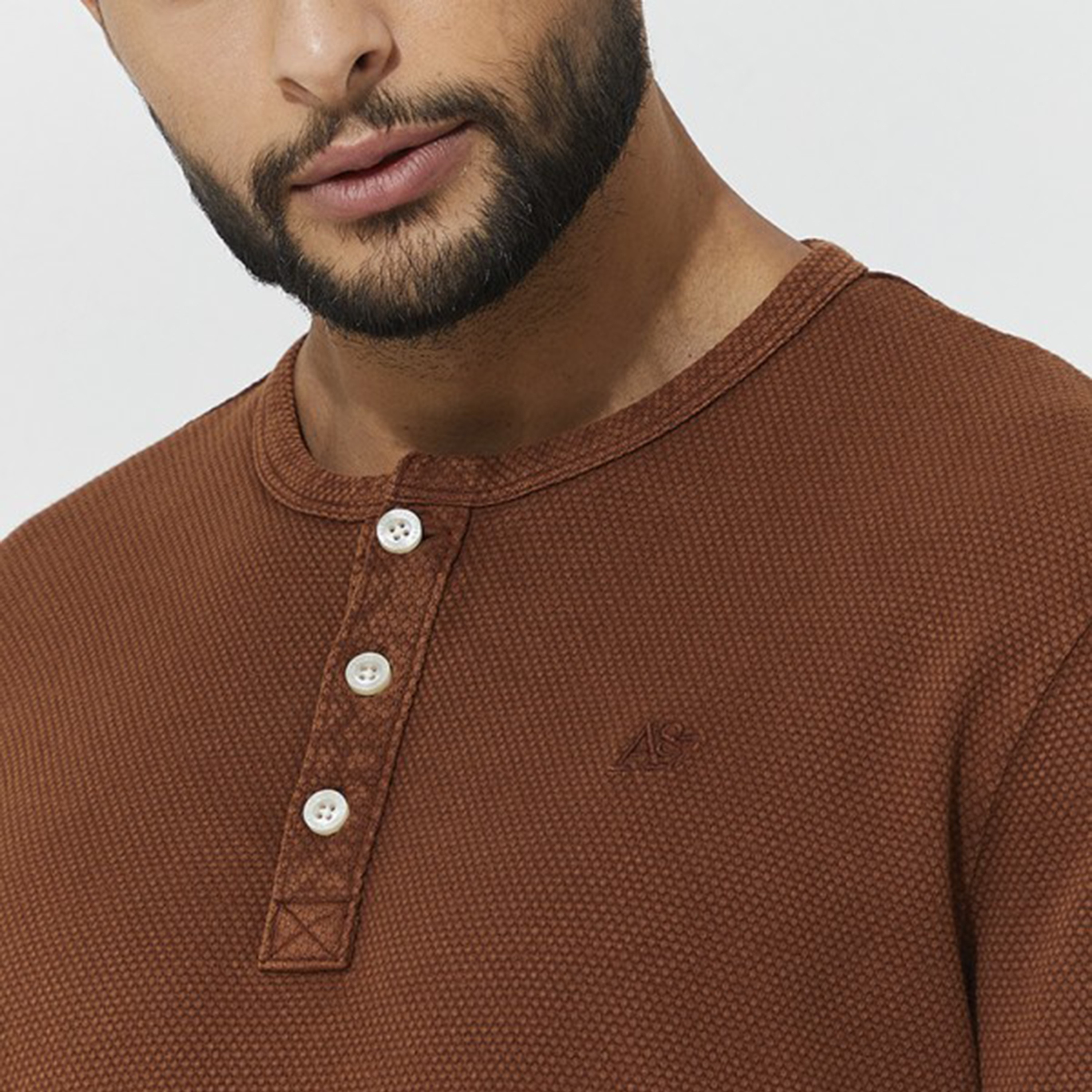 تيشيرت ذو مزخرف بأكمام طويلة ورقبة هينلي من إيروبوستال-men-clothing-tshirtsandpolos-tshirts-image-7