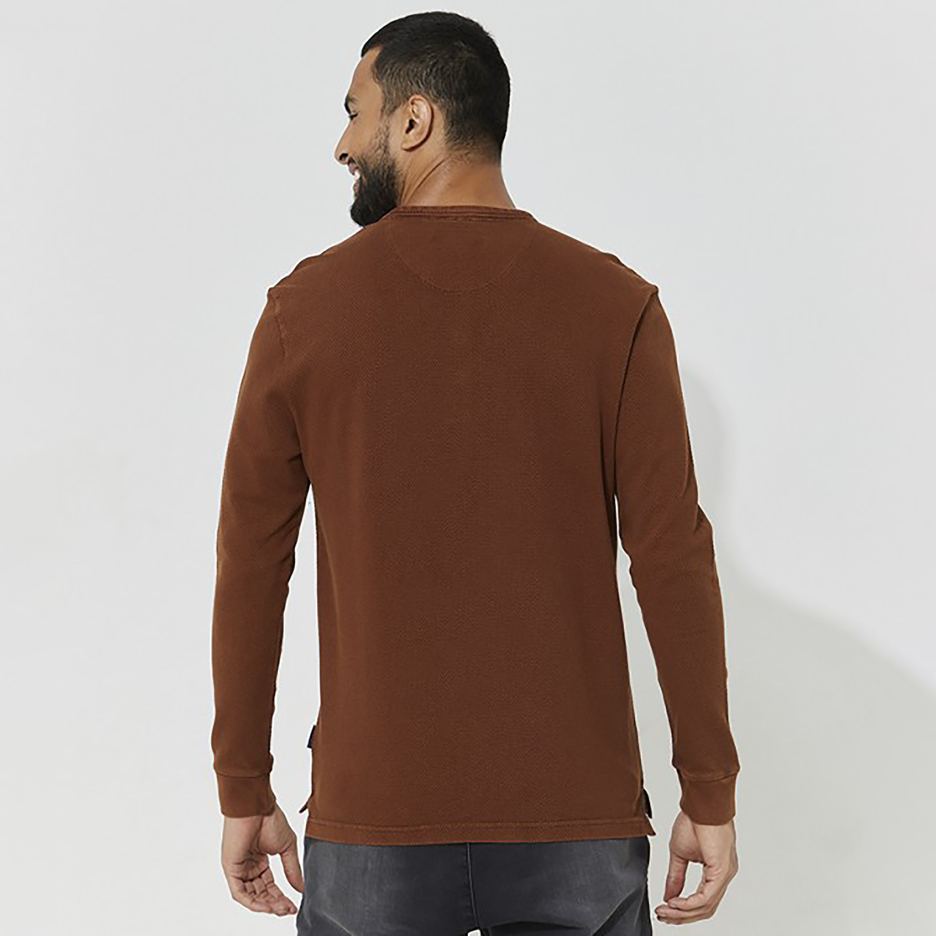 تيشيرت ذو مزخرف بأكمام طويلة ورقبة هينلي من إيروبوستال-men-clothing-tshirtsandpolos-tshirts-image-8