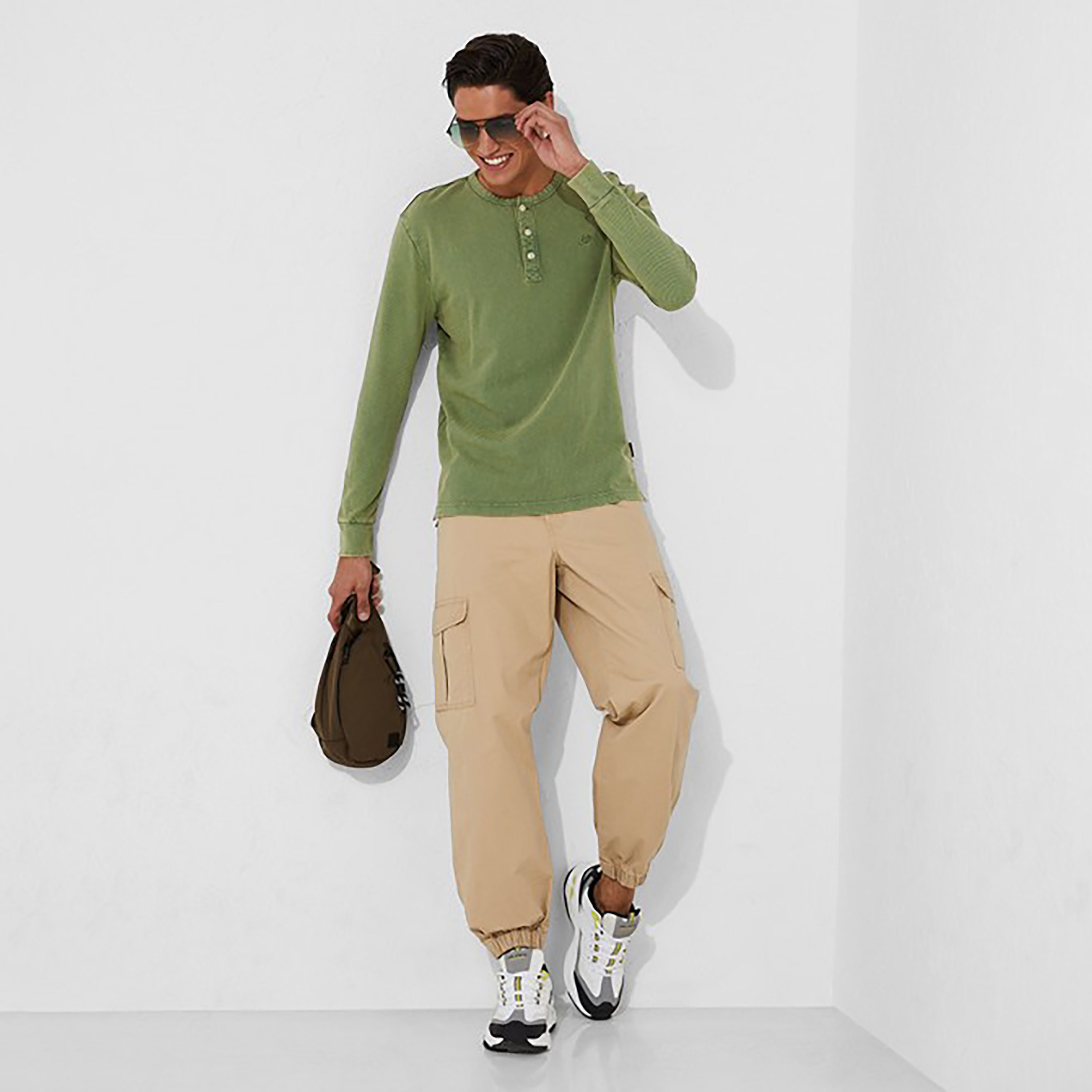 تيشيرت ذو مزخرف بأكمام طويلة ورقبة هينلي من إيروبوستال-men-clothing-tshirtsandpolos-tshirts-image-10