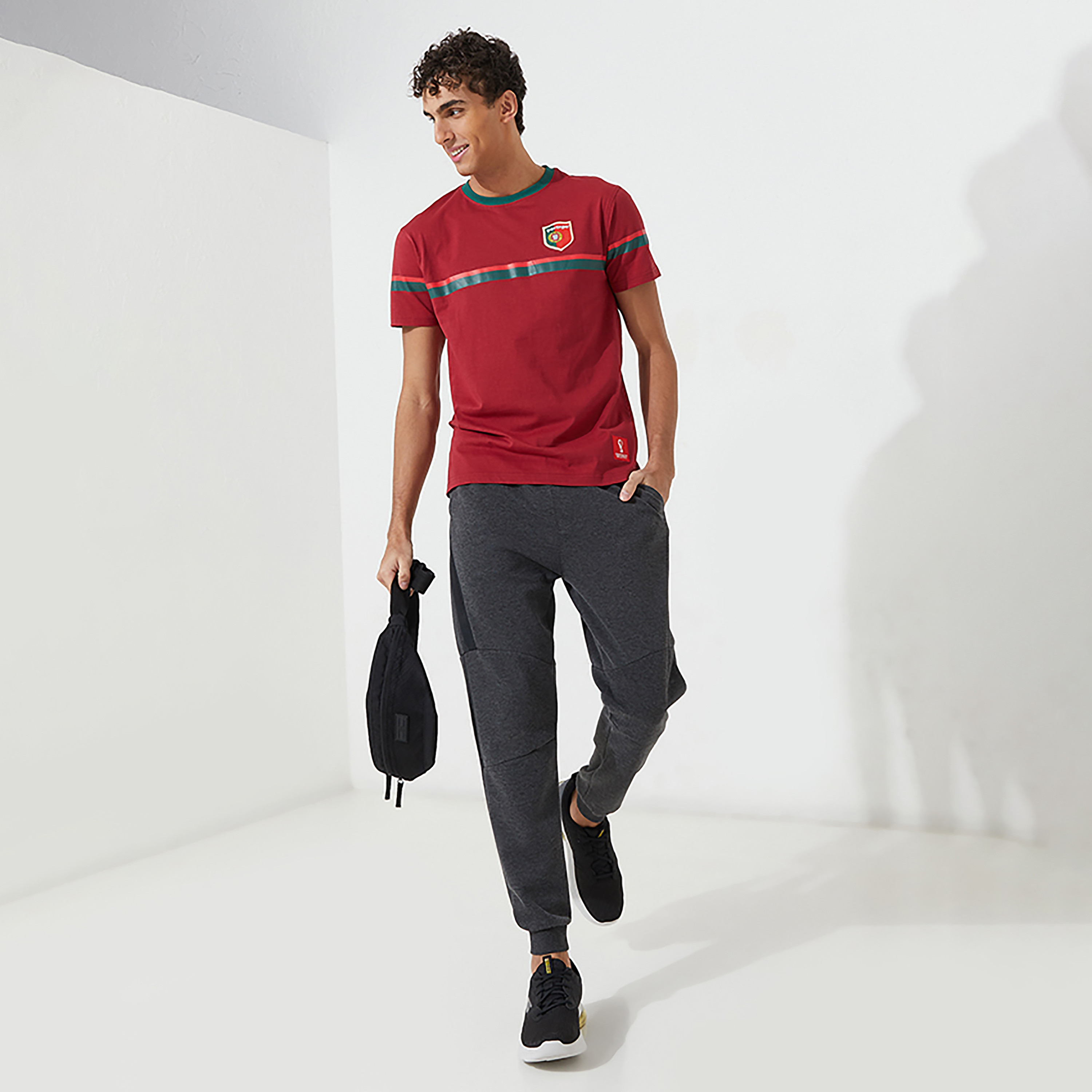تي شيرت من ايروبوستال مع مطبوع بأكمام قصيرة و ياقة مستديرة مع لون بورجوندي للرجال-men-clothing-sportswearandactivewear-tshirtsandpolos-image-4