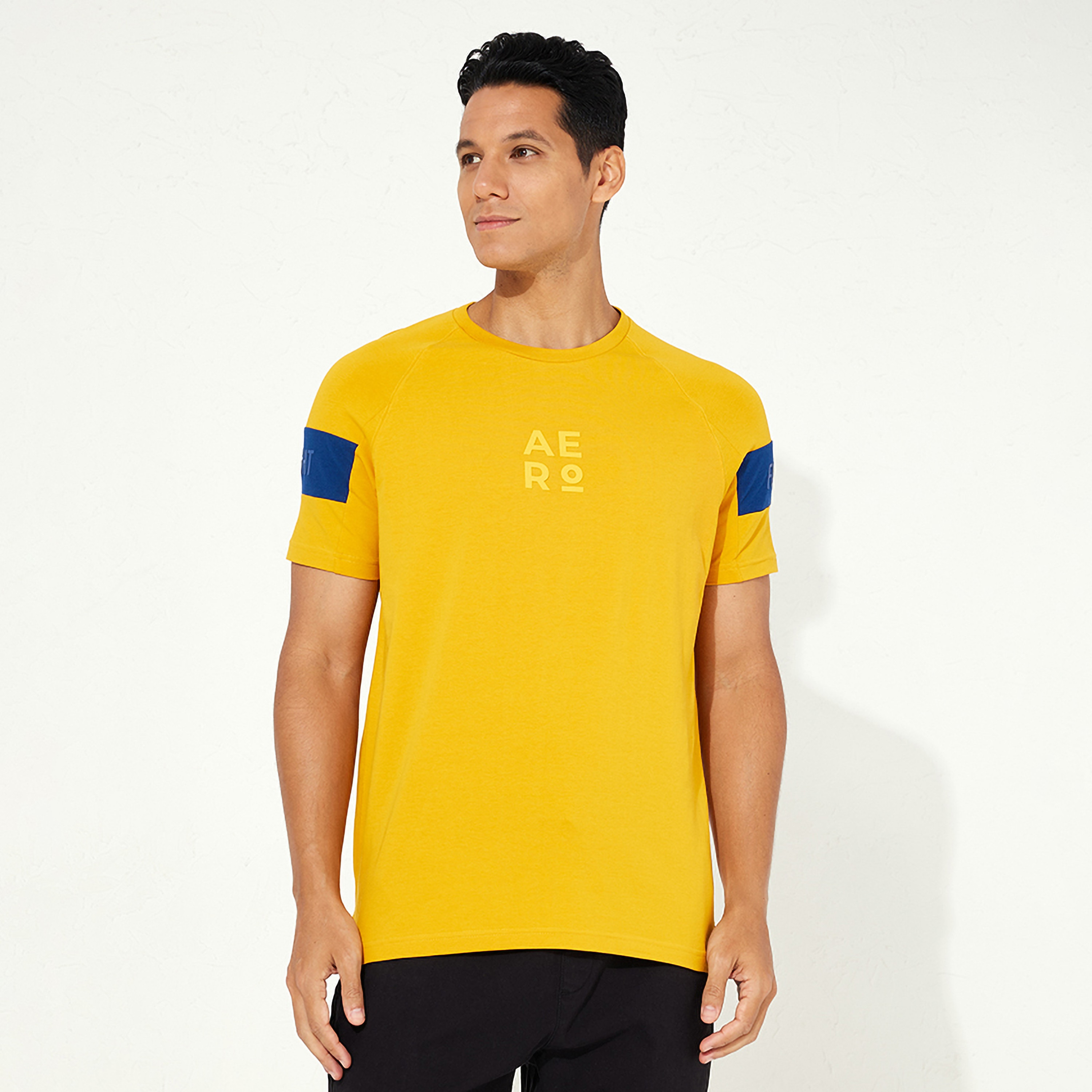 تي شيرت رجالي بأكمام قصيرة وياقة دائرية وشعار من أيروبوستال-men-clothing-tshirtsandpolos-tshirts-image-5