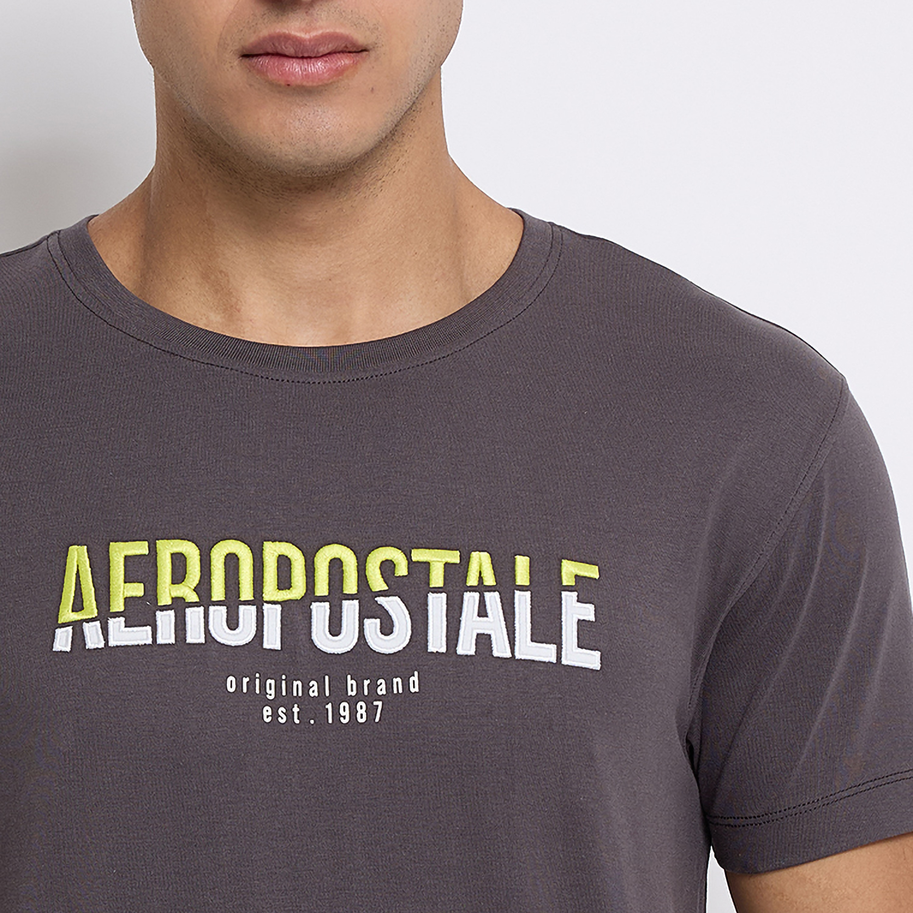 تي شيرت ايروبوستال مطرز بشعار بأكمام قصيرة وياقة دائرية-men-clothing-tshirtsandpolos-tshirts-image-7
