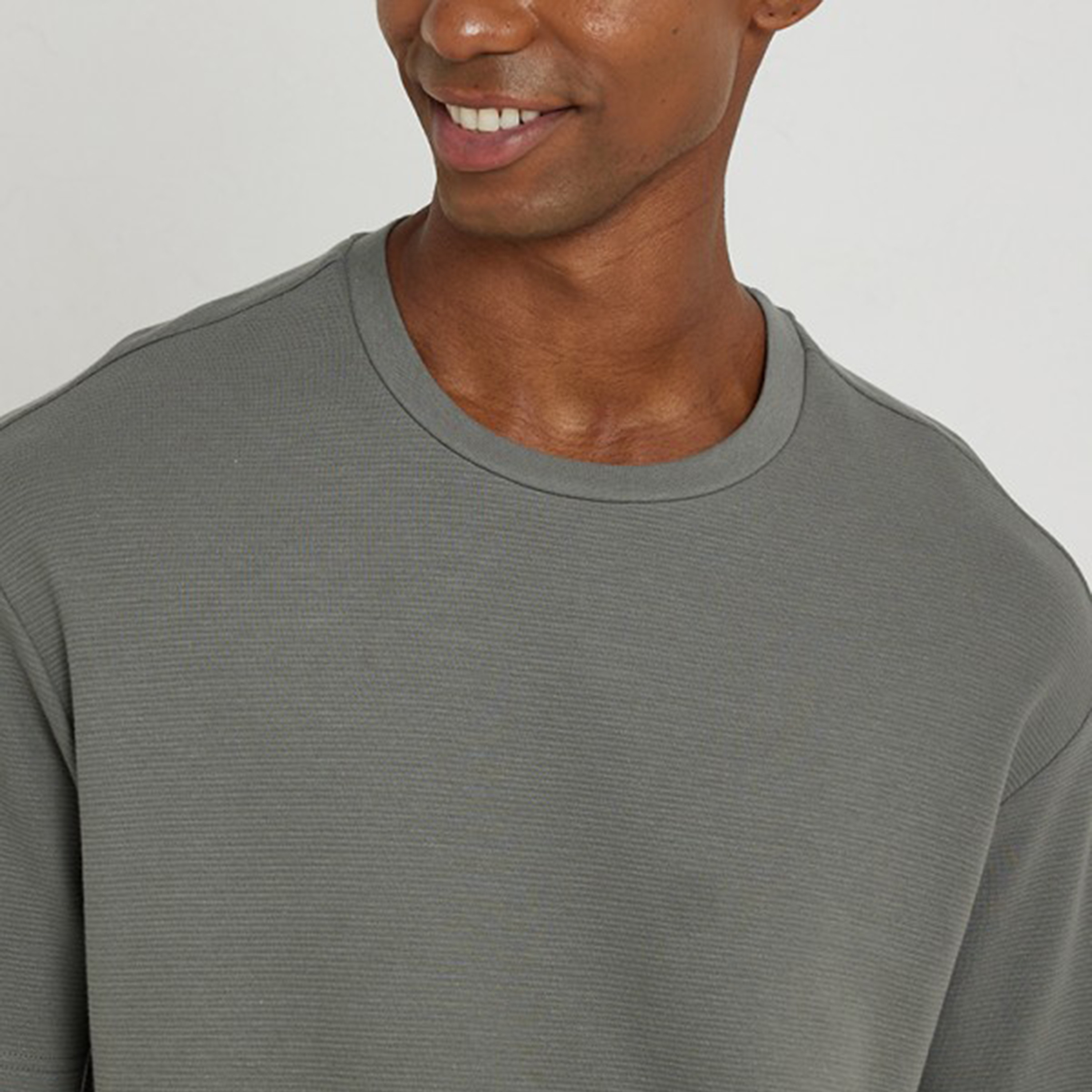 Aeropostale Plain Crew Neck Short Sleeves T-Shirt-men-clothing-tshirtsandpolos-tshirts-image-3