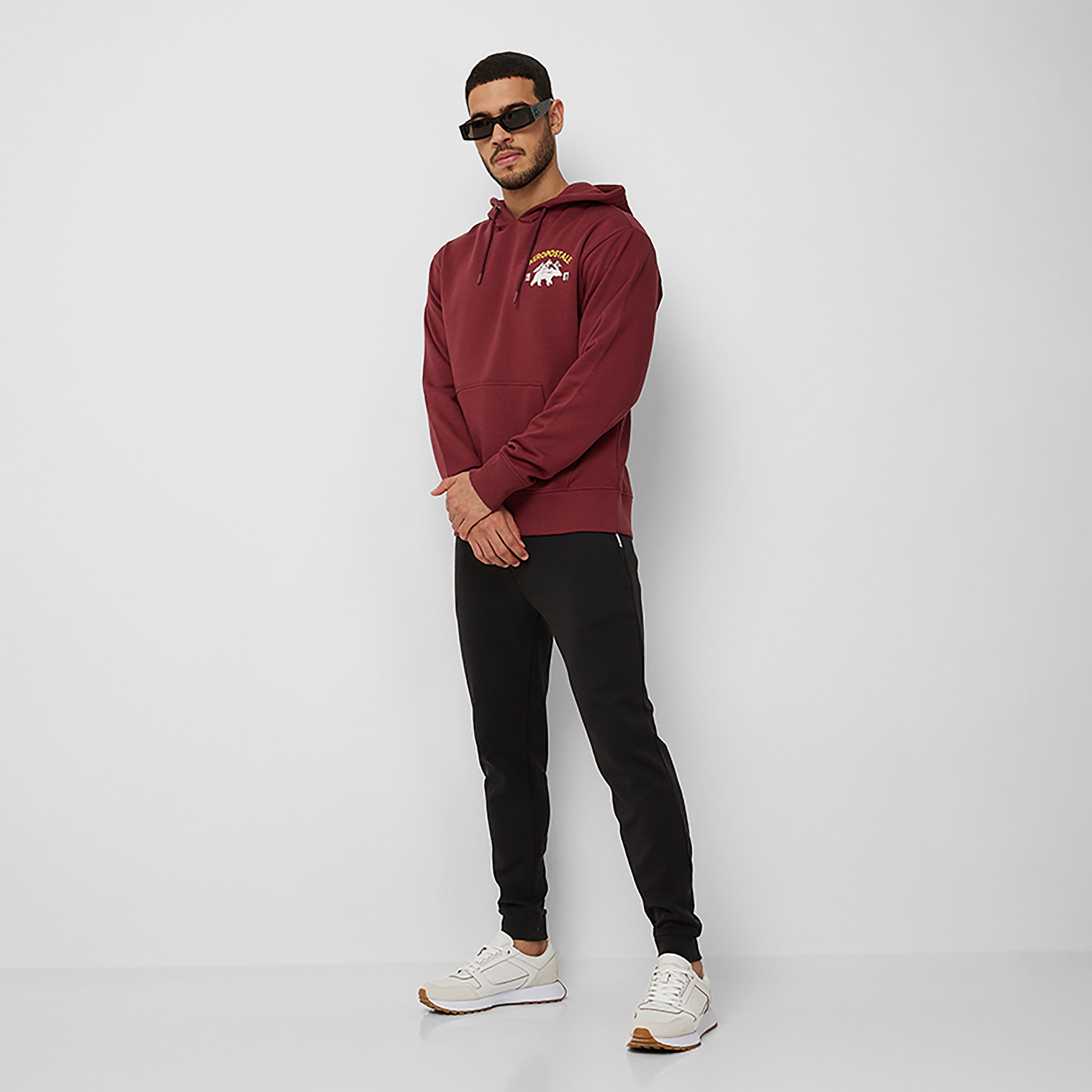 هودي بوبوفر بطبعات من ايروبوستال وجيب الكنغر-men-winterwear-hoodiesandsweatshirts-image-2