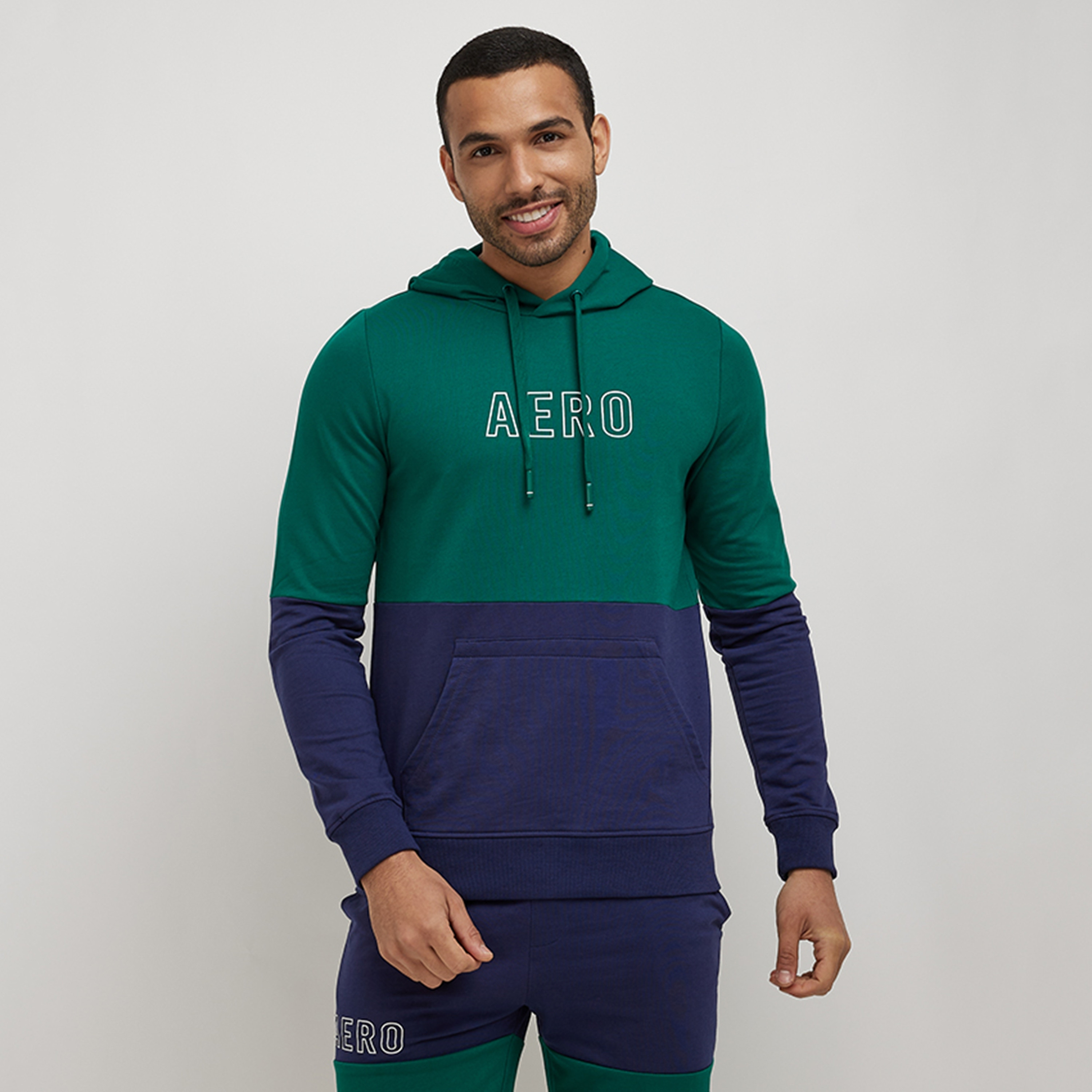 هودي رجالي بجيوب كنغر وأكمام طويلة بألوان متعددة من أيروبوستال-men-winterwear-hoodiesandsweatshirts-image-1
