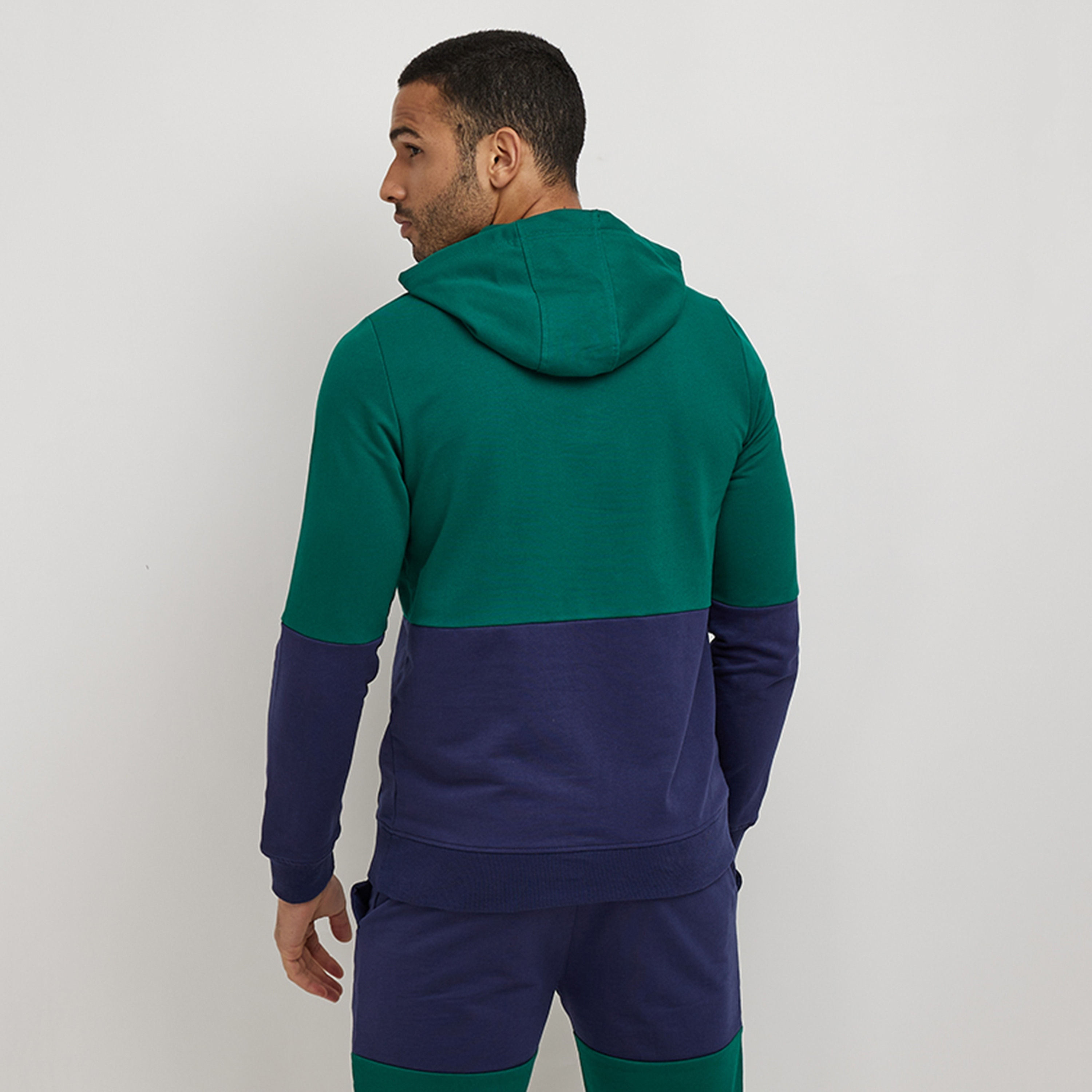 هودي رجالي بجيوب كنغر وأكمام طويلة بألوان متعددة من أيروبوستال-men-winterwear-hoodiesandsweatshirts-image-4