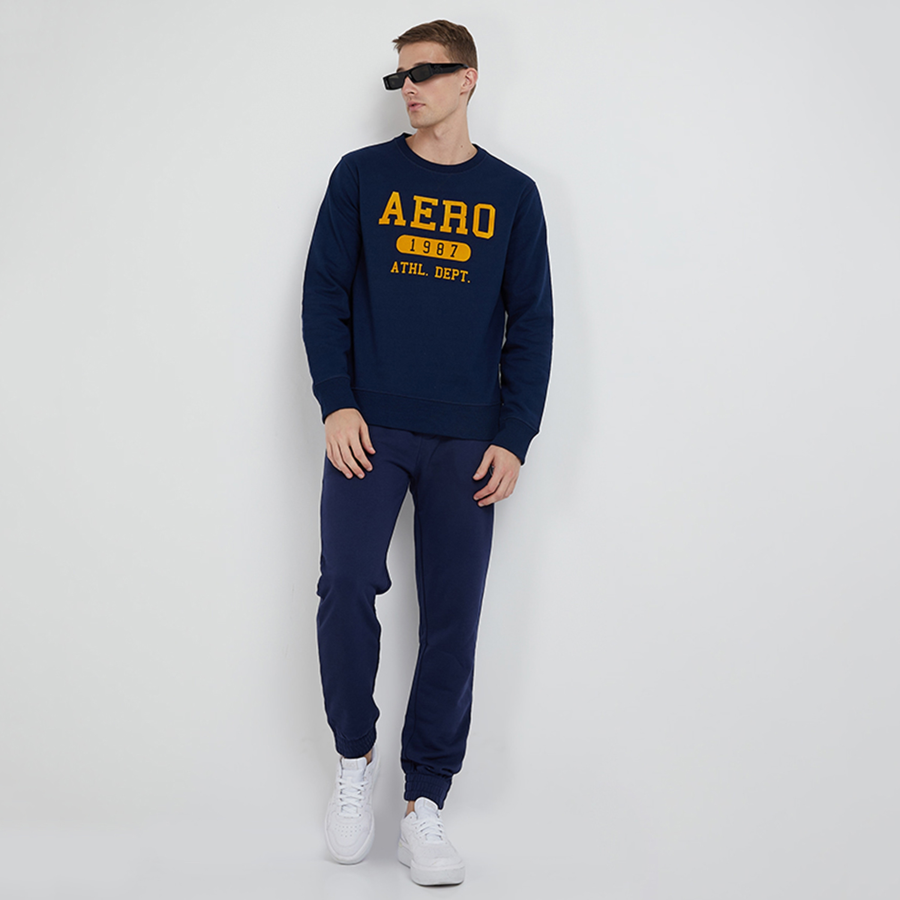 سويت شيرت رجالي بأكمام طويلة وياقة دائرية وطبعة شعار من أيروبوستال-men-winterwear-hoodiesandsweatshirts-image-2