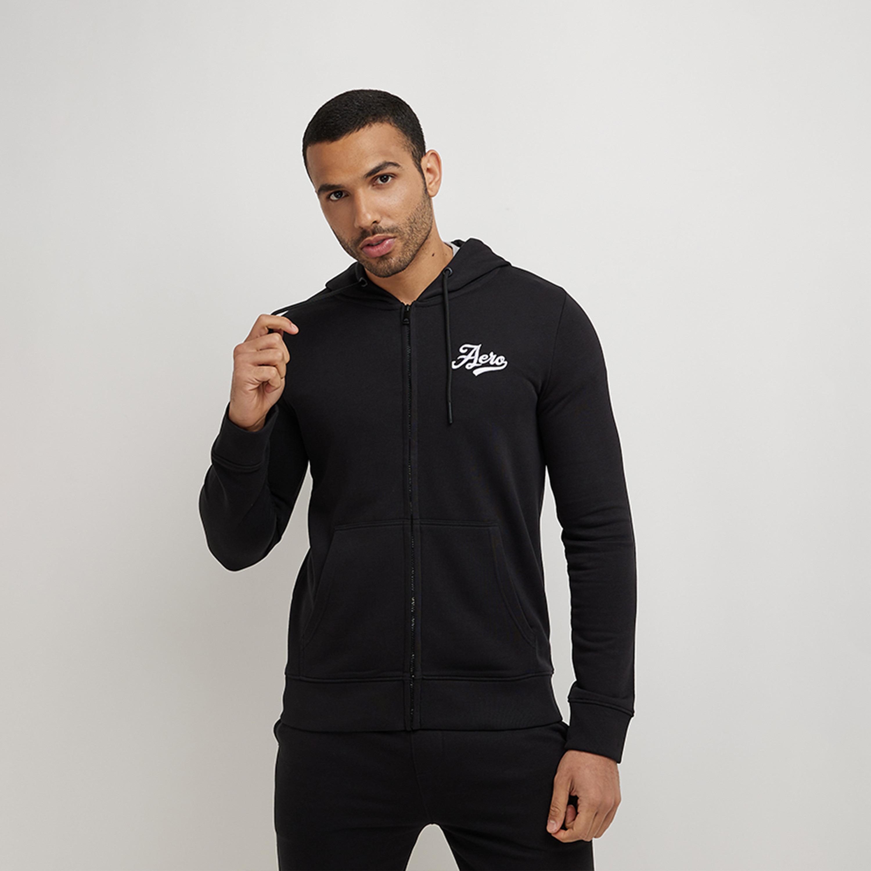 ايروبوستيل- بلوزة بسحاب وأكمام طويلة وشعار مطبوع للرجال مع جيب أمامي-men-winterwear-hoodiesandsweatshirts-image-1