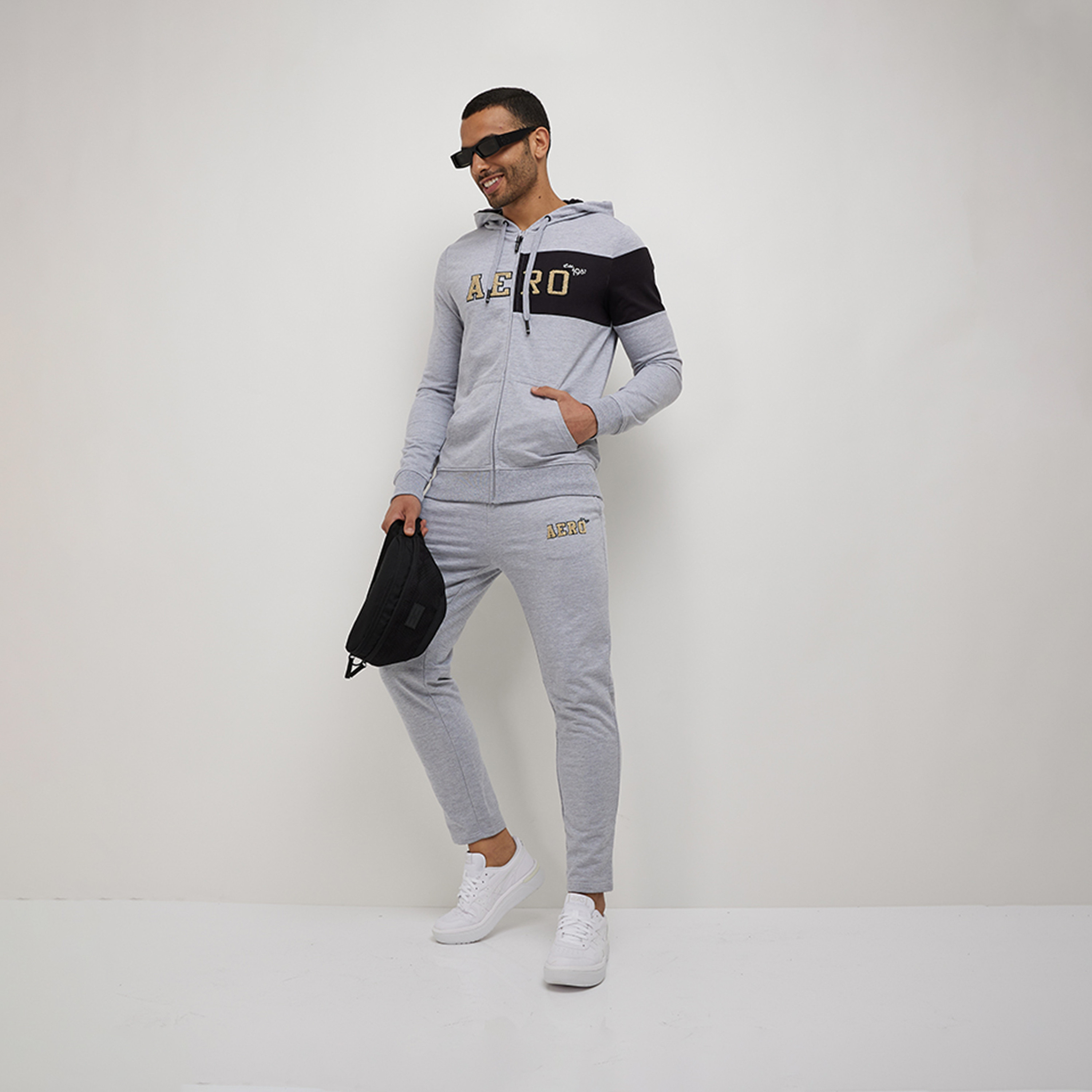 ايروبوستيل- بلوزة بسحاب وأكمام طويلة وشعار للرجال مع جيب أمامي-men-winterwear-hoodiesandsweatshirts-image-2
