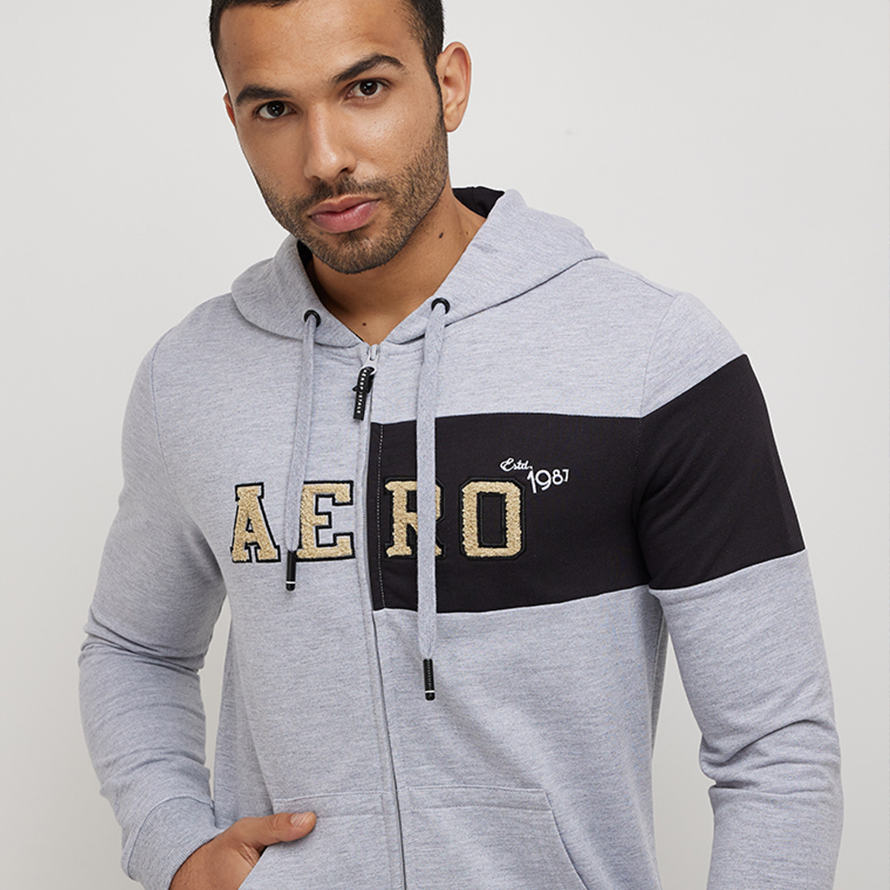 ايروبوستيل- بلوزة بسحاب وأكمام طويلة وشعار للرجال مع جيب أمامي-men-winterwear-hoodiesandsweatshirts-image-3