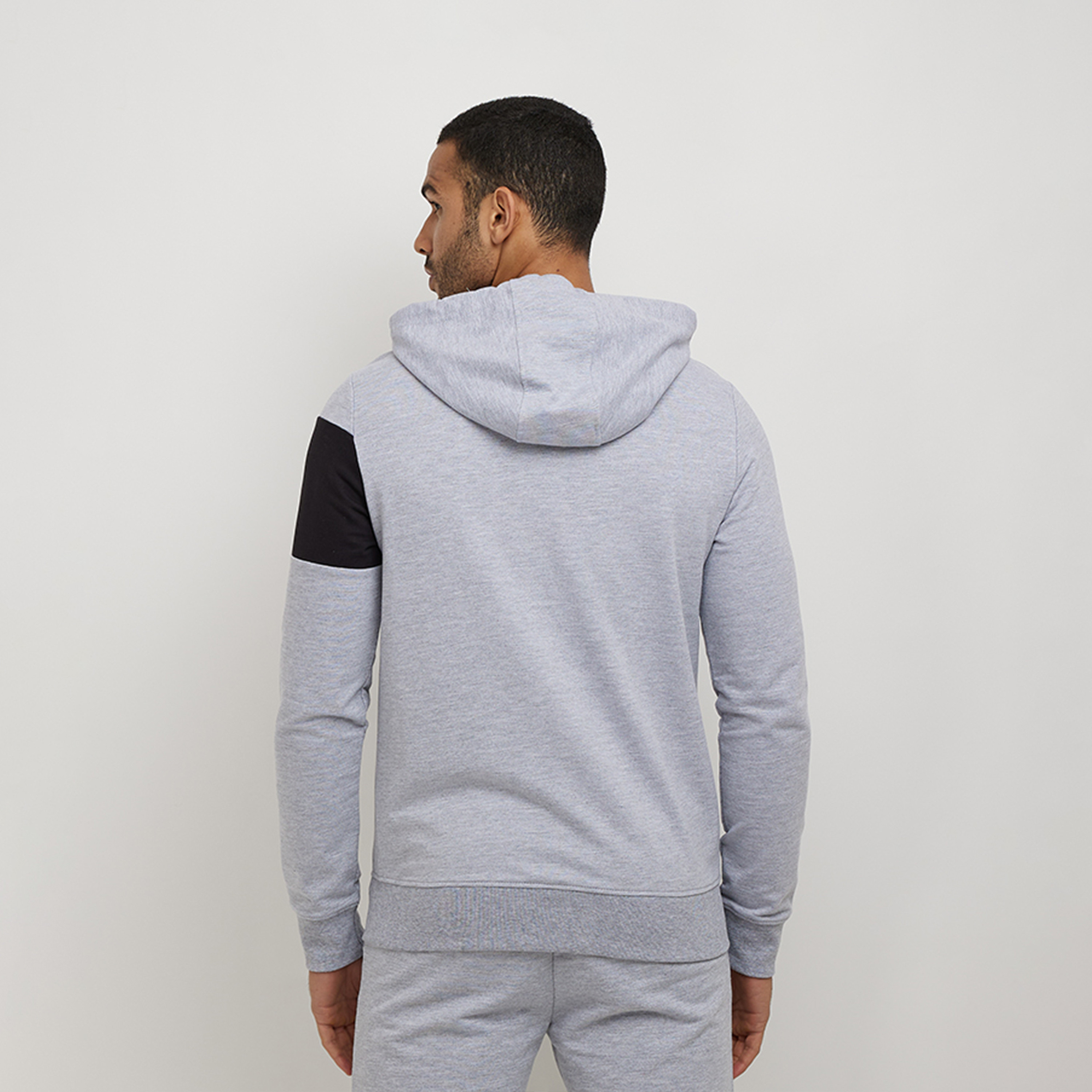 ايروبوستيل- بلوزة بسحاب وأكمام طويلة وشعار للرجال مع جيب أمامي-men-winterwear-hoodiesandsweatshirts-image-4