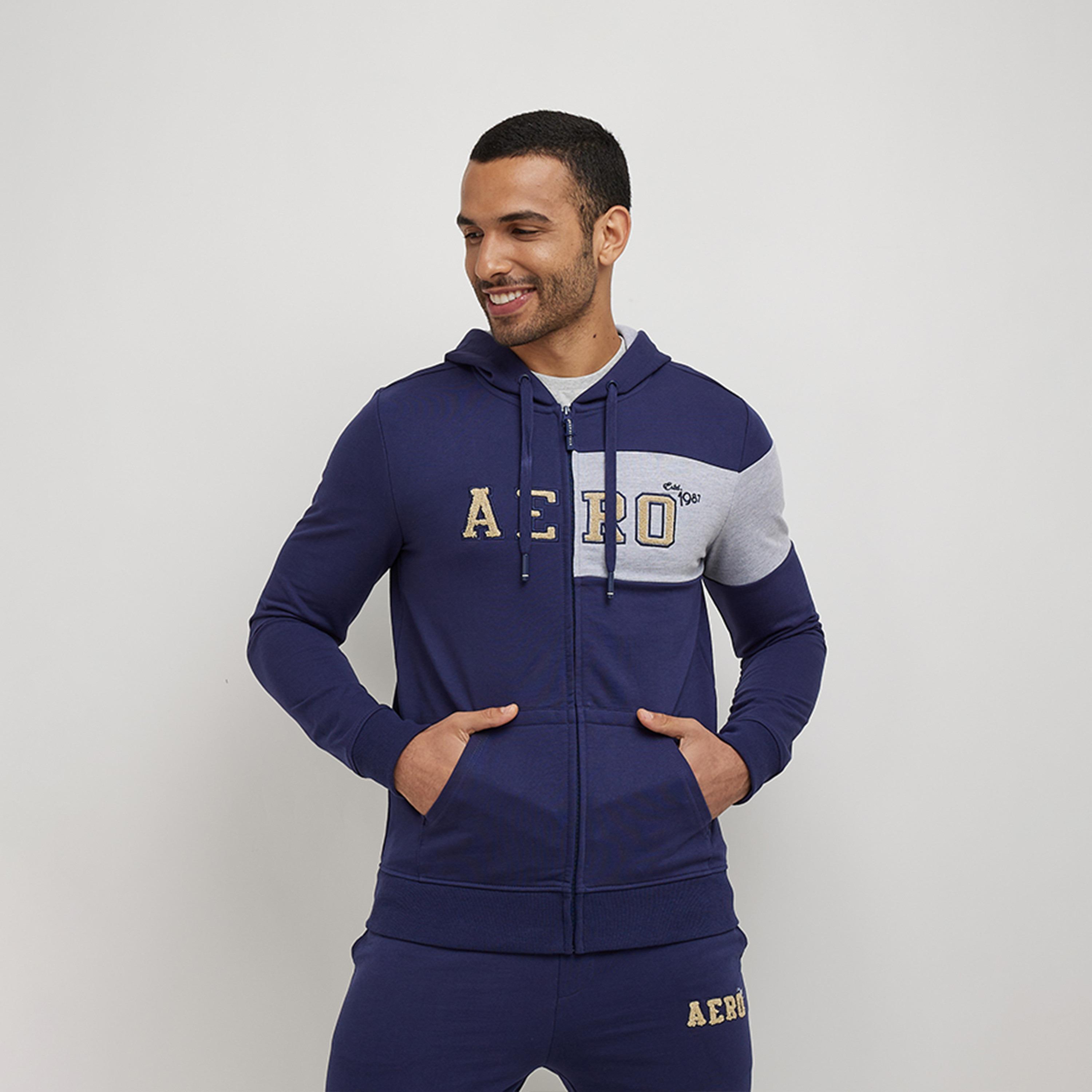 ايروبوستيل- بلوزة بسحاب وأكمام طويلة وشعار للرجال مع جيب أمامي-men-clothing-hoodiesandsweatshirts-image-1
